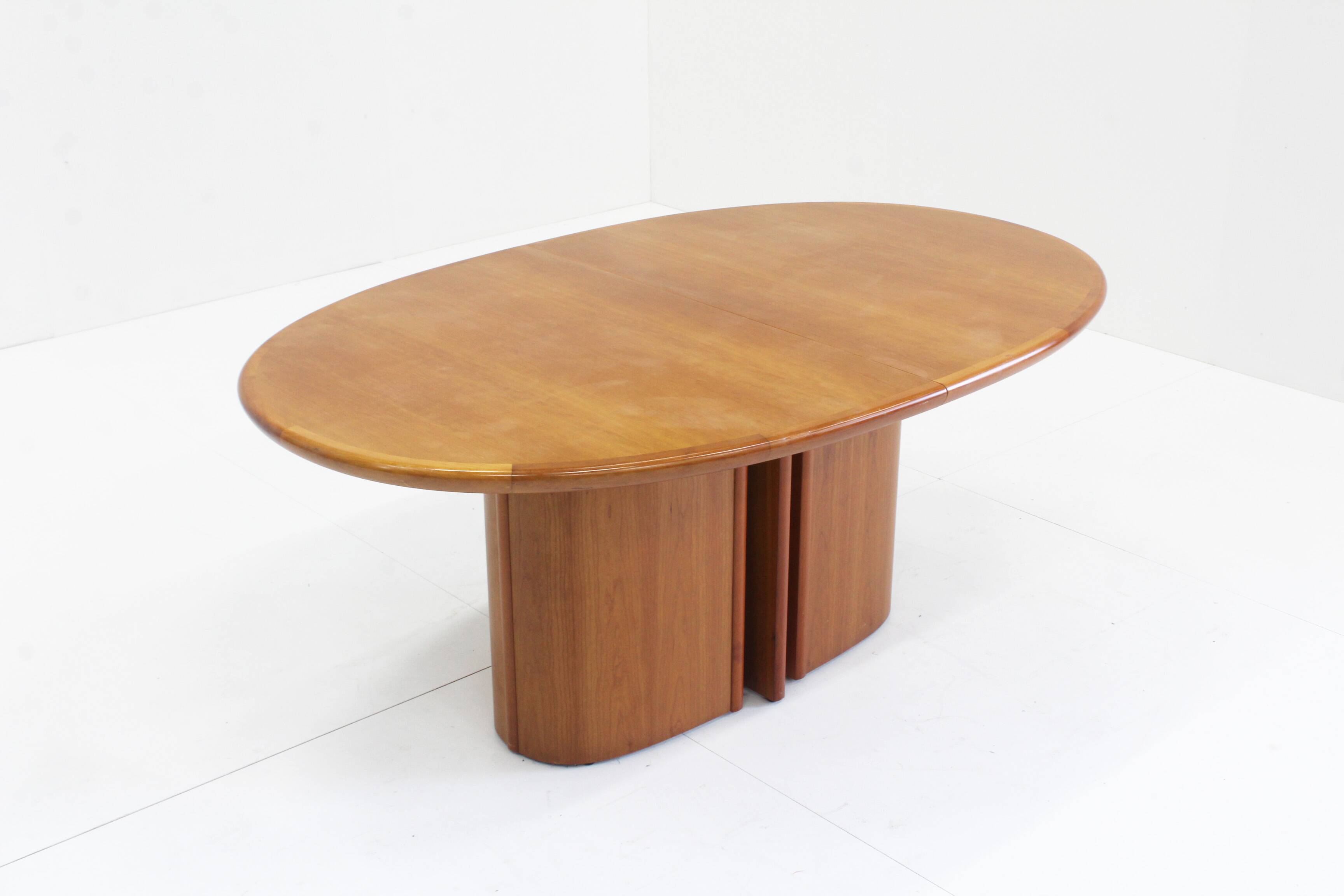 Skovby Danish extendable danish dining table