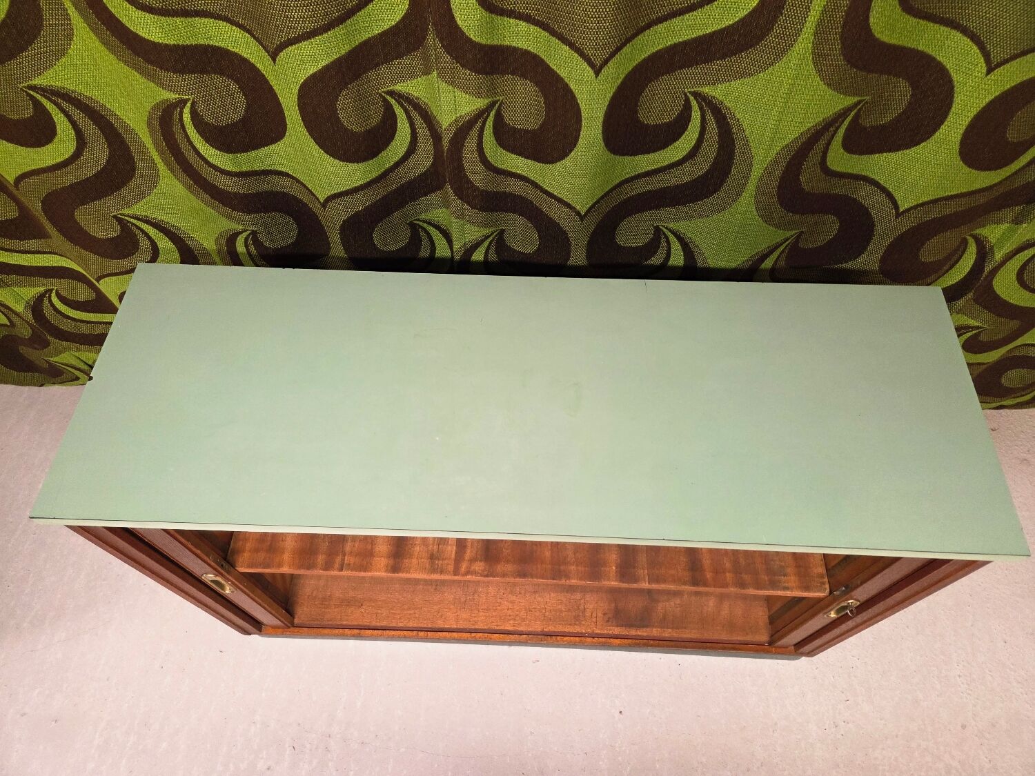 Meuble rideau rangement chêne 1960