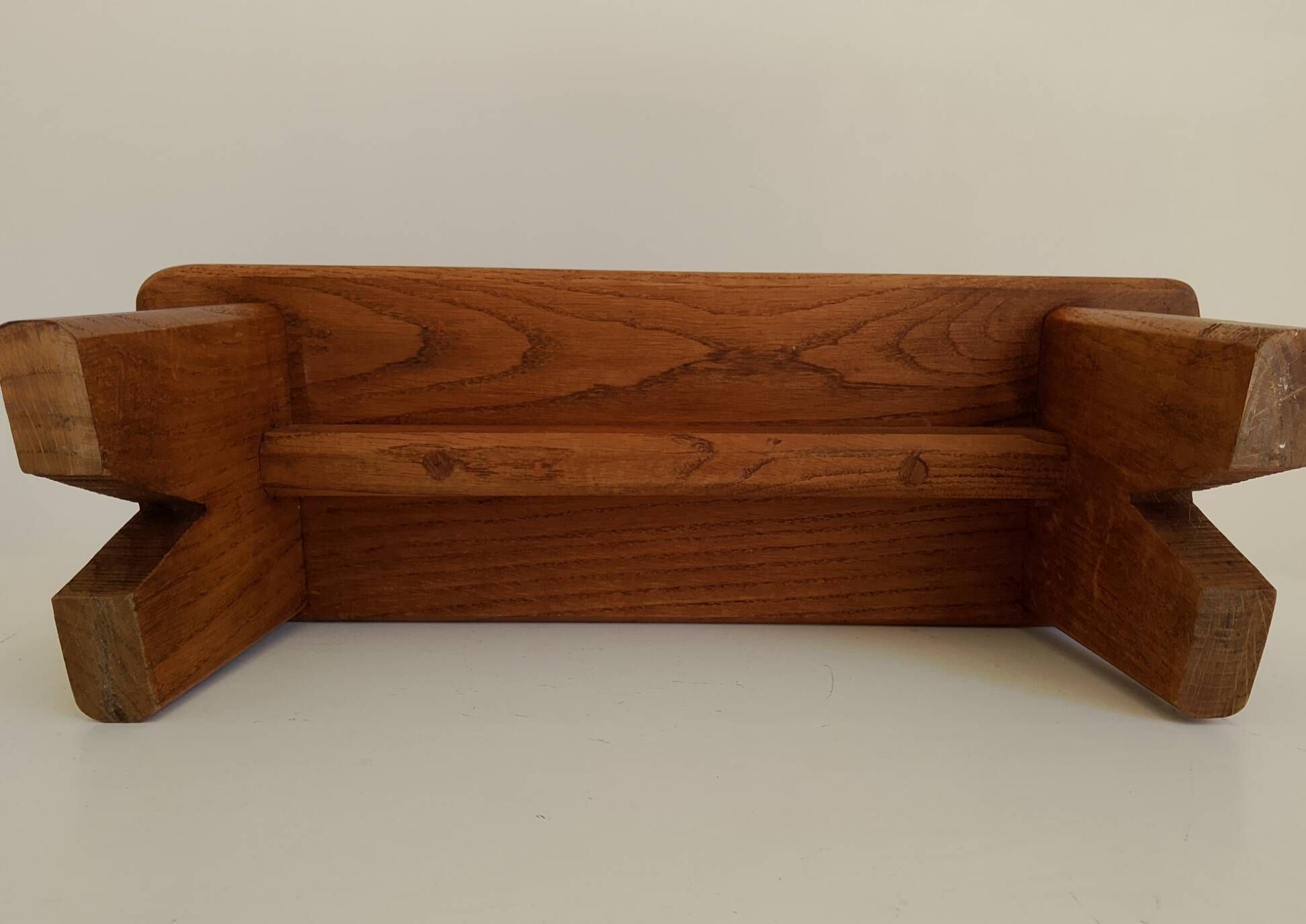 Tabouret petit banc brutaliste années 60 en chêne massif