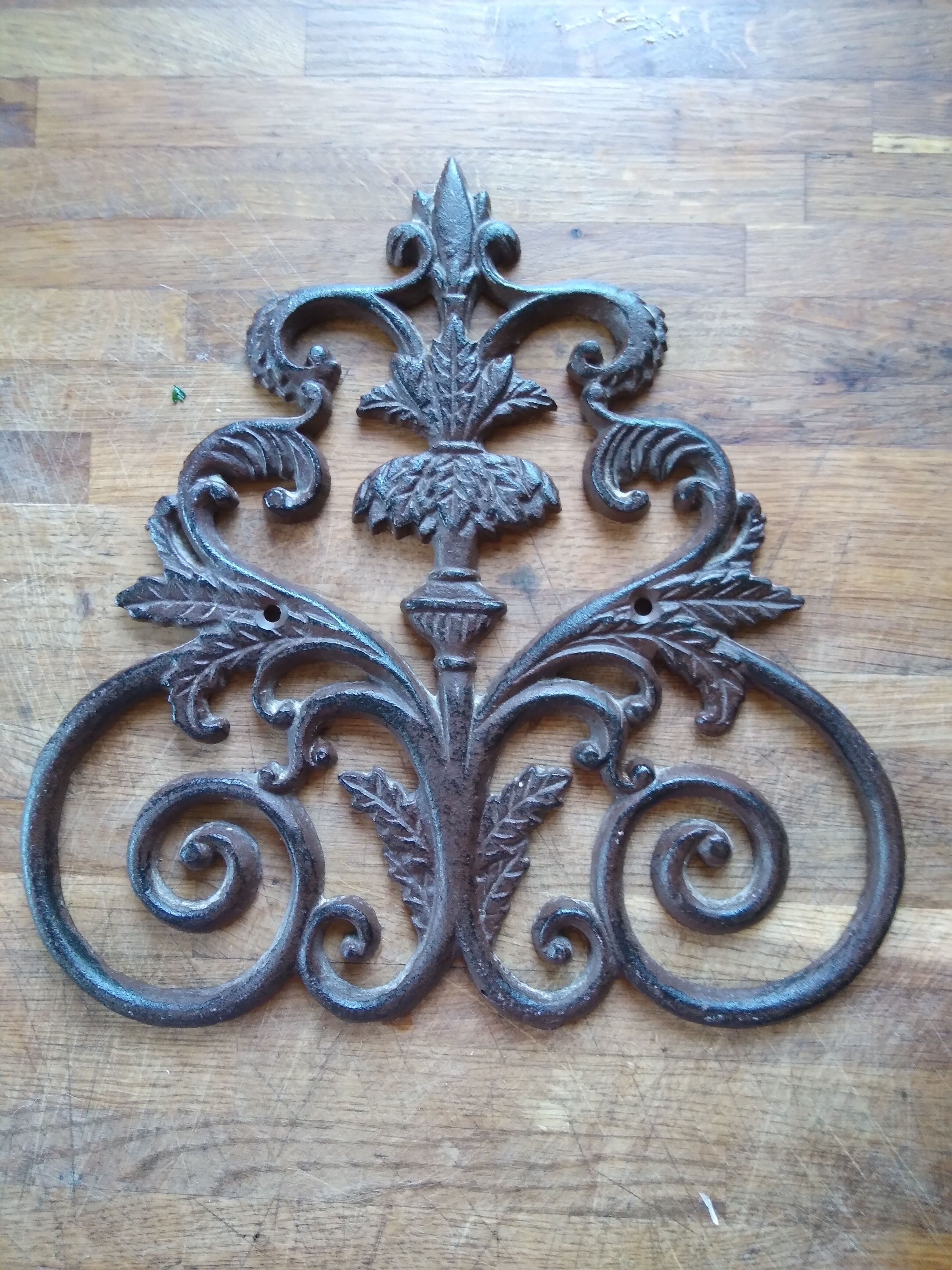 Ornament arabesque trim in cast iron
