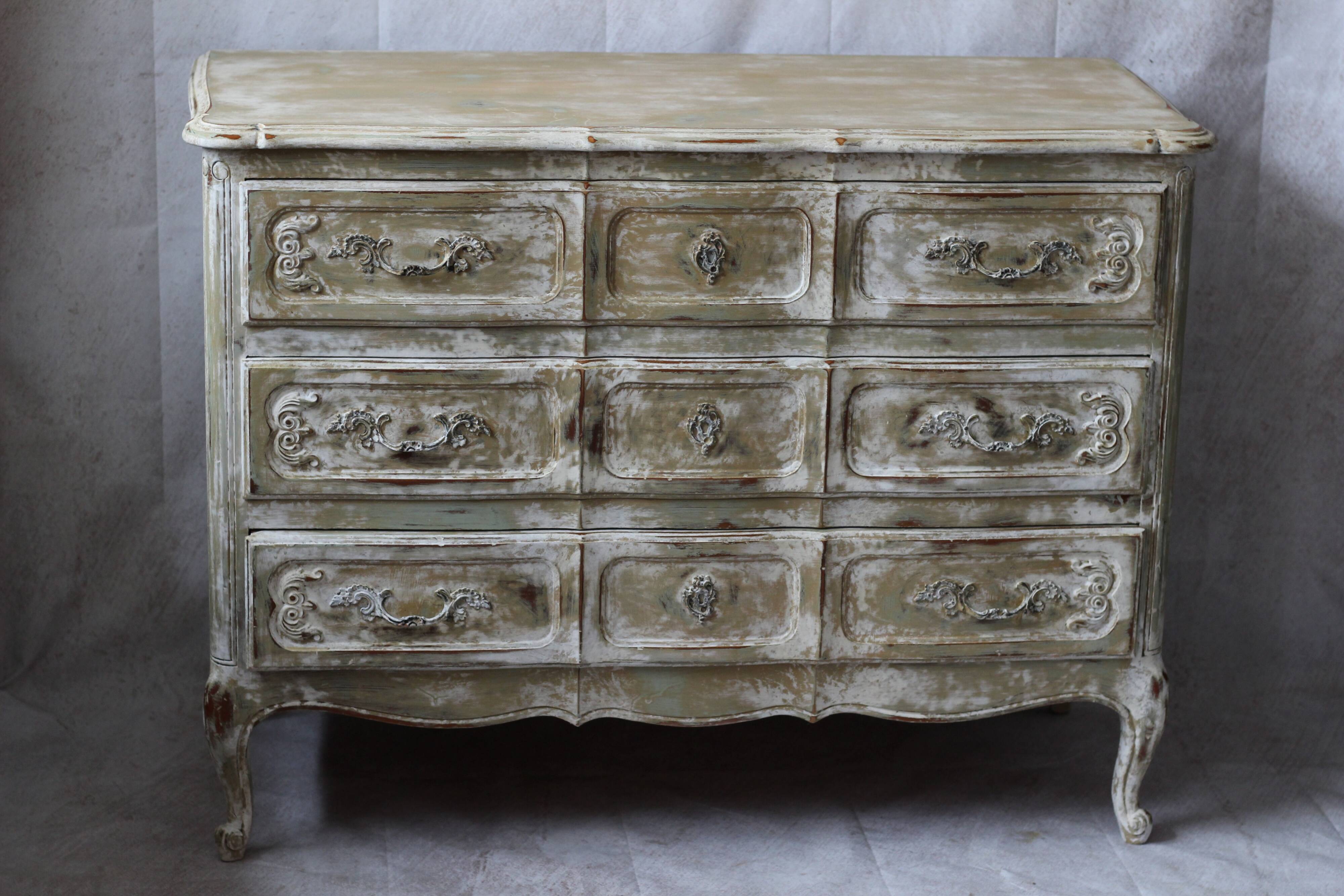 Commode arbalete ancienne patinée beige et blanc