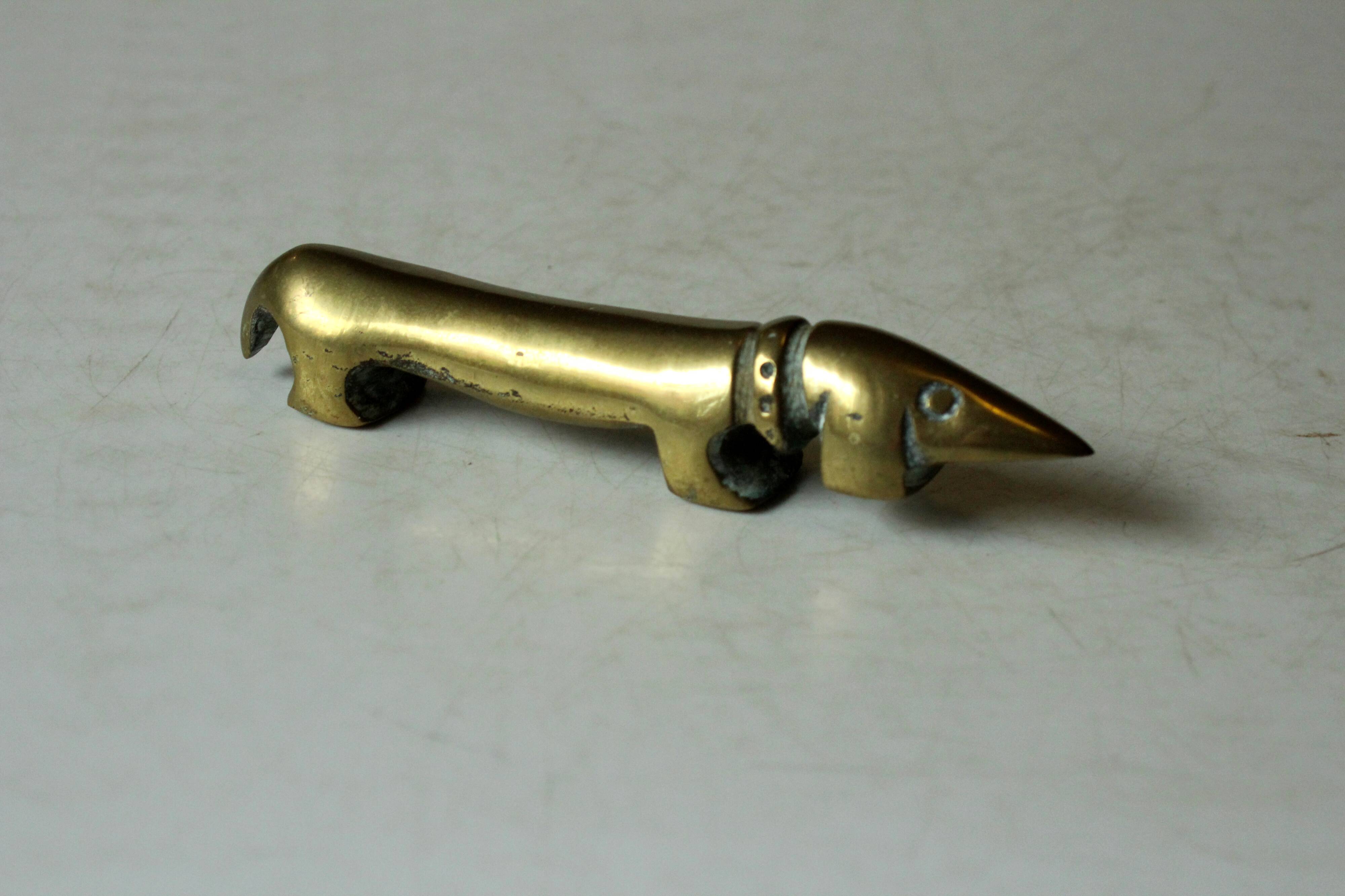 Brass dog paperweight, vintage from the 1970s