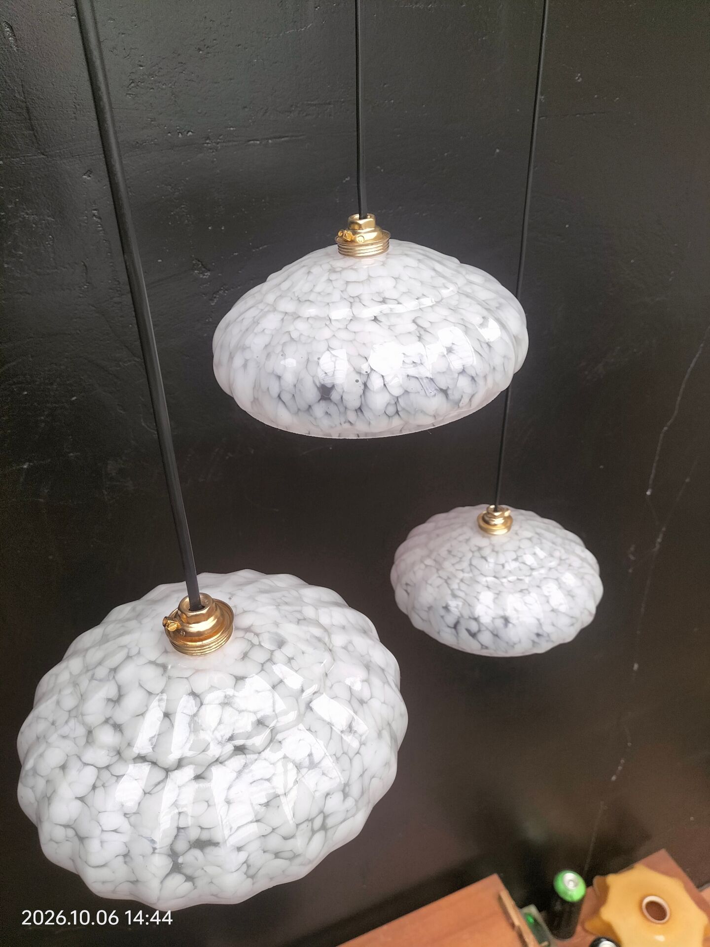 Glass suspensions from Clichy