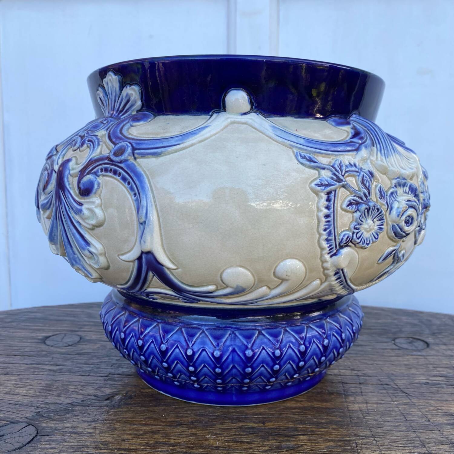 Earthenware pot cover in slipware from the Fives Lille factory