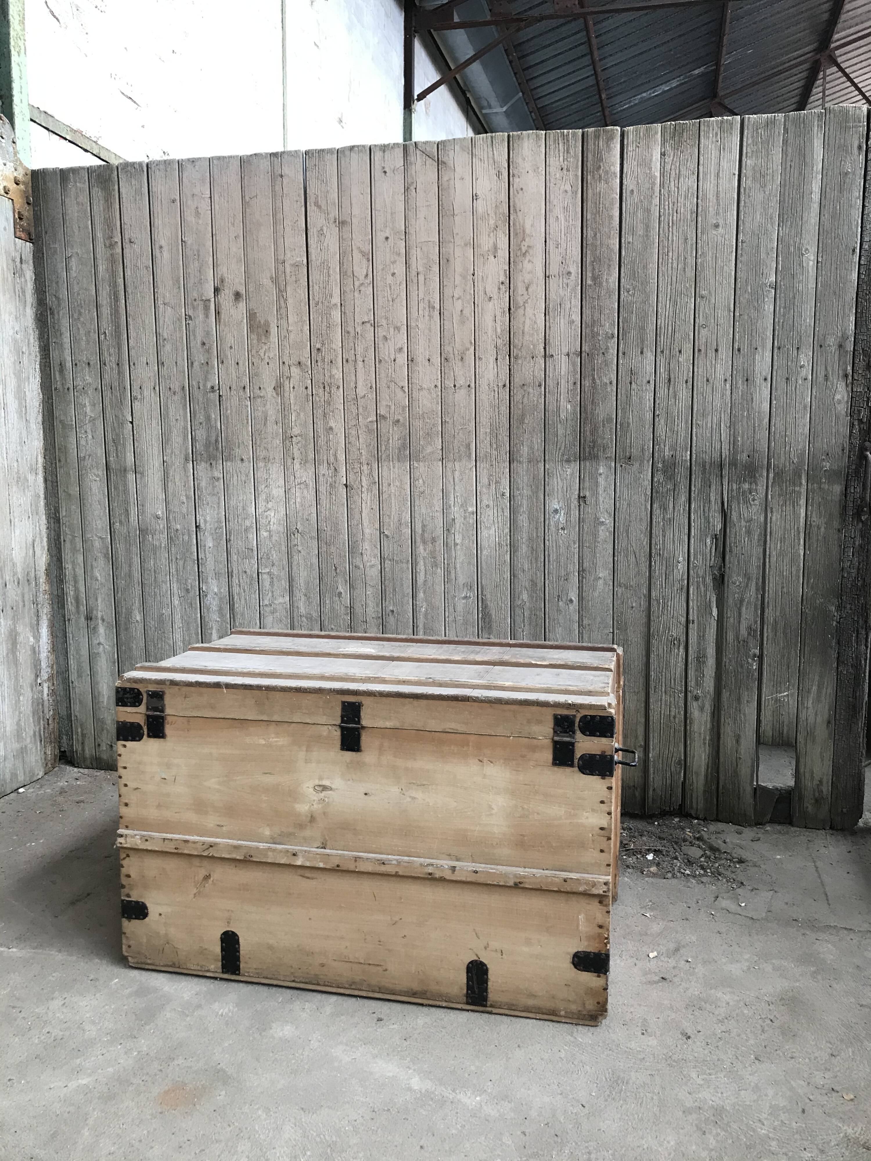 Louis Carré travel trunk