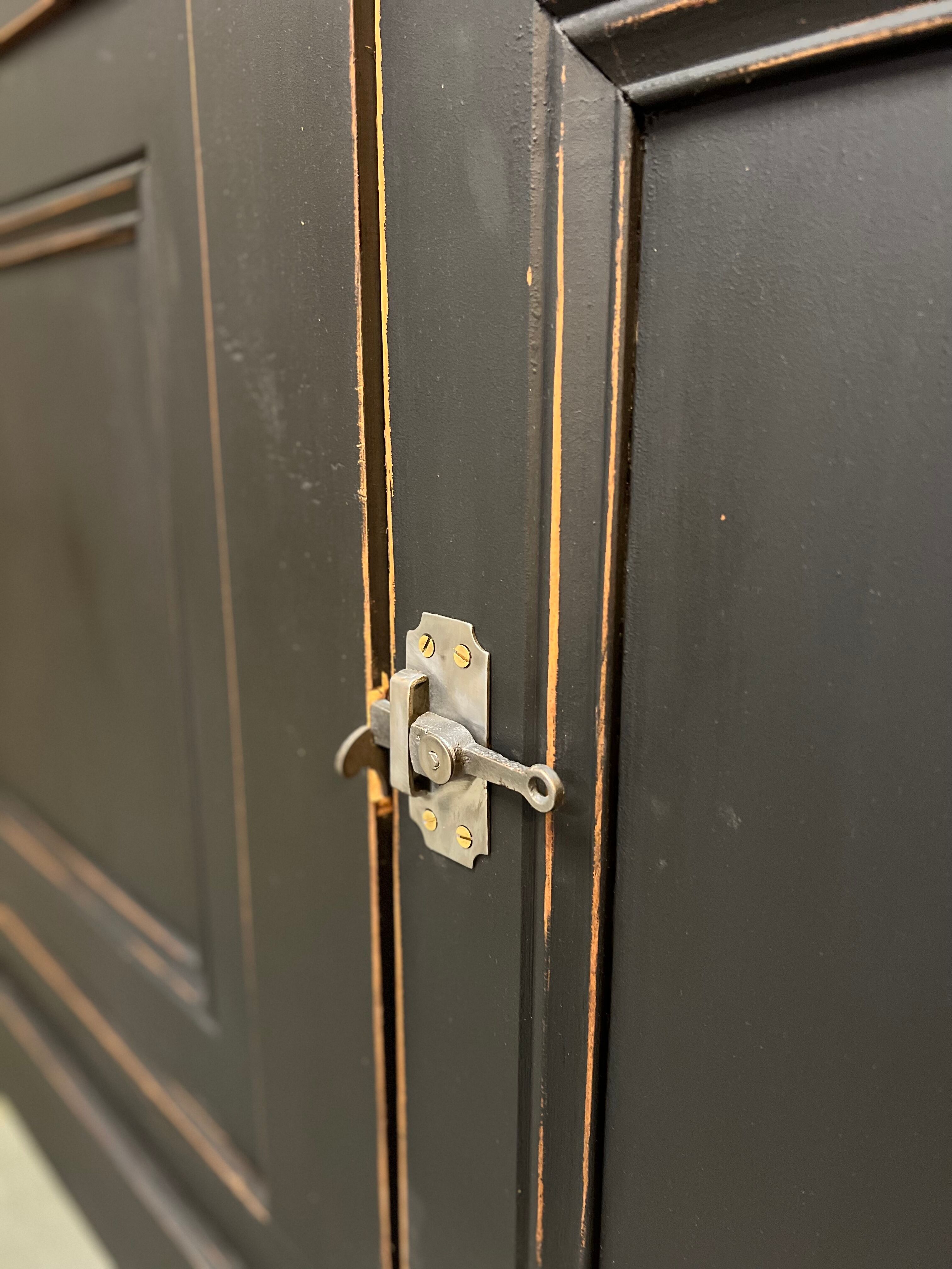 Buffet enfilade of trade