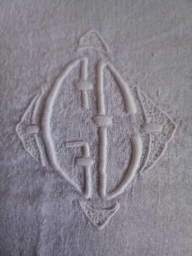 Damask tablecloth in very fine cotton, snowy white (225 x 150 cm)