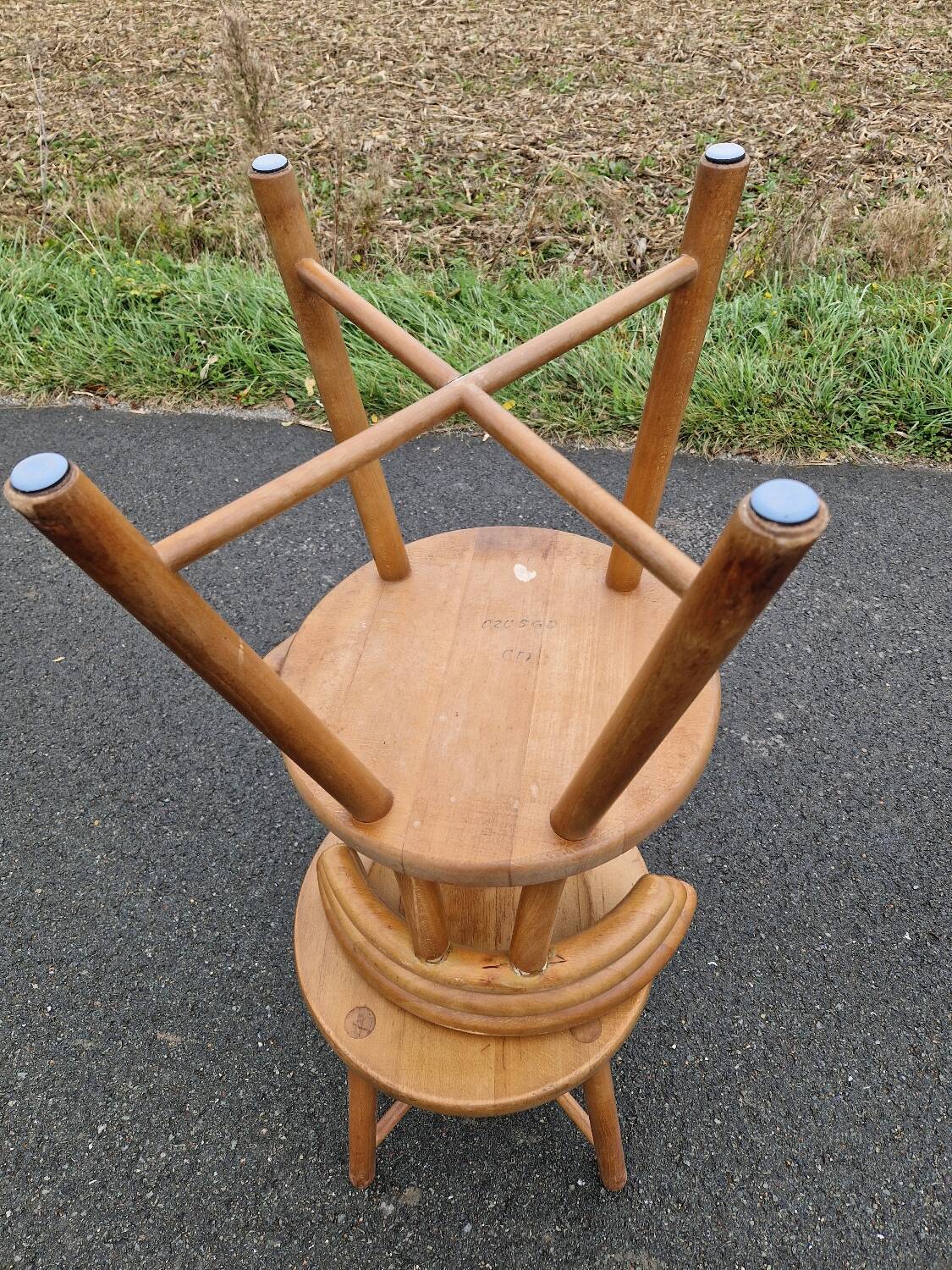 Set of 4 solid organic chairs