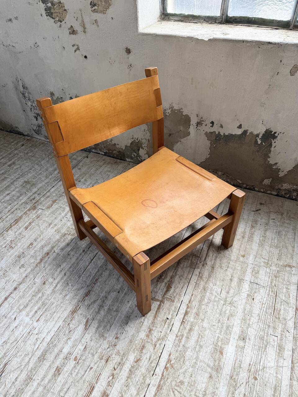 Elm and leather armchair Maison Regain