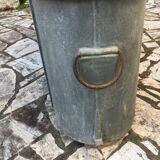 Zinc bathtub of the nineteenth
