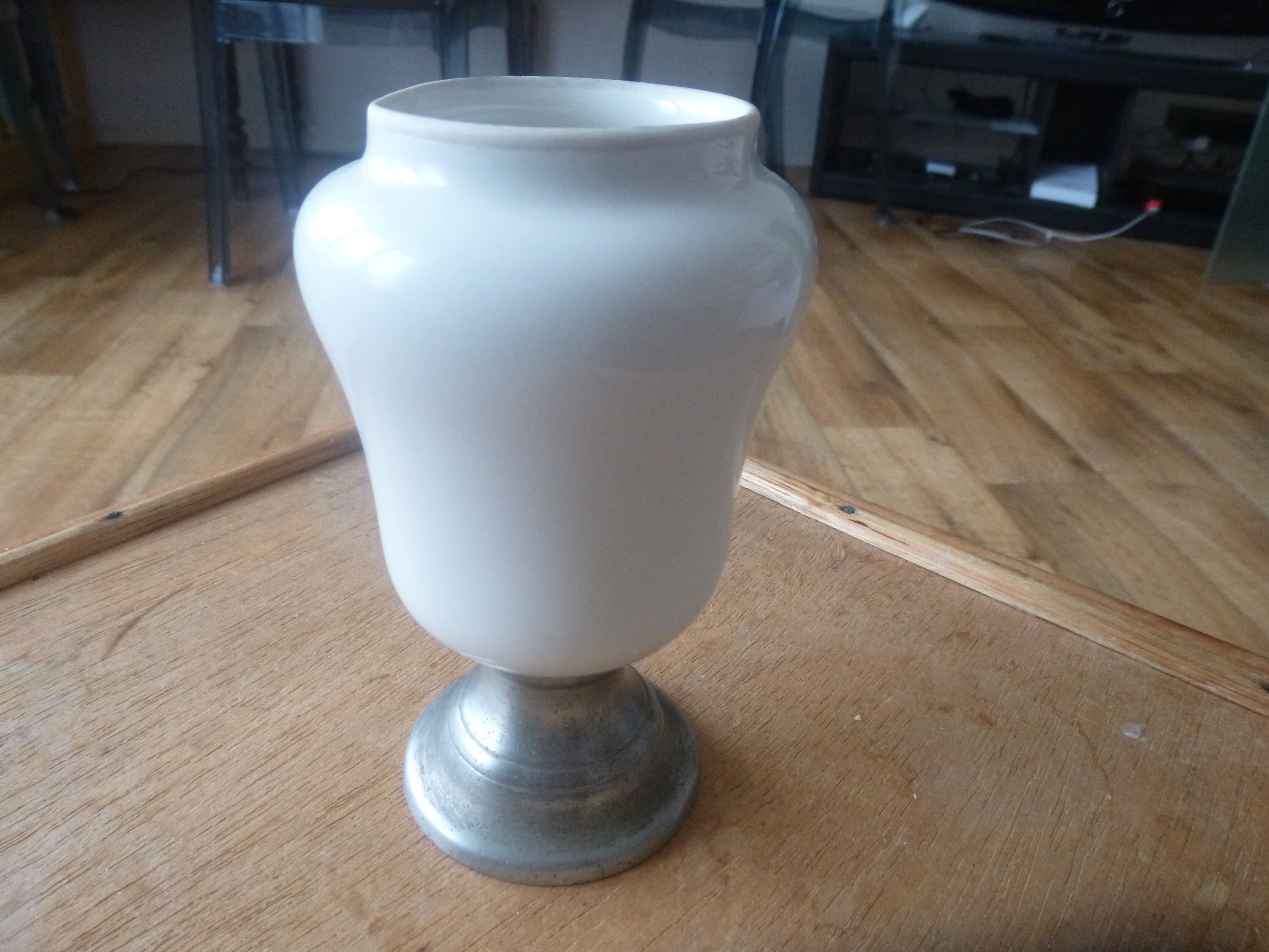 Old apothecary jar in pewter and porcelain