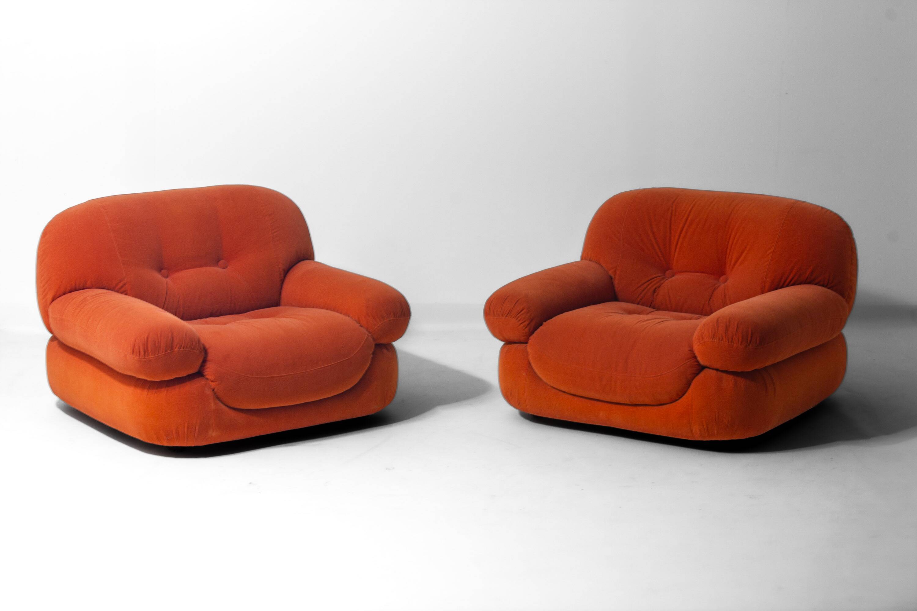 Pair of suède 'Sapporo' lounge chairs by Mobil Girgi, Italy 1970s
