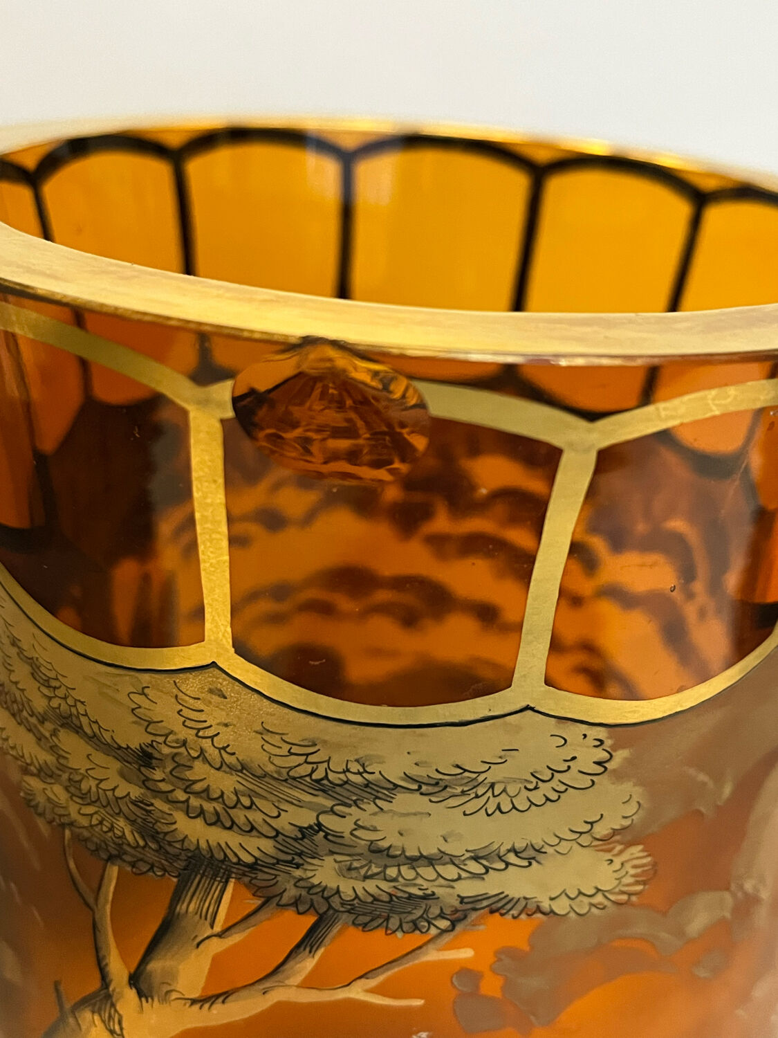 Vase en verre peint