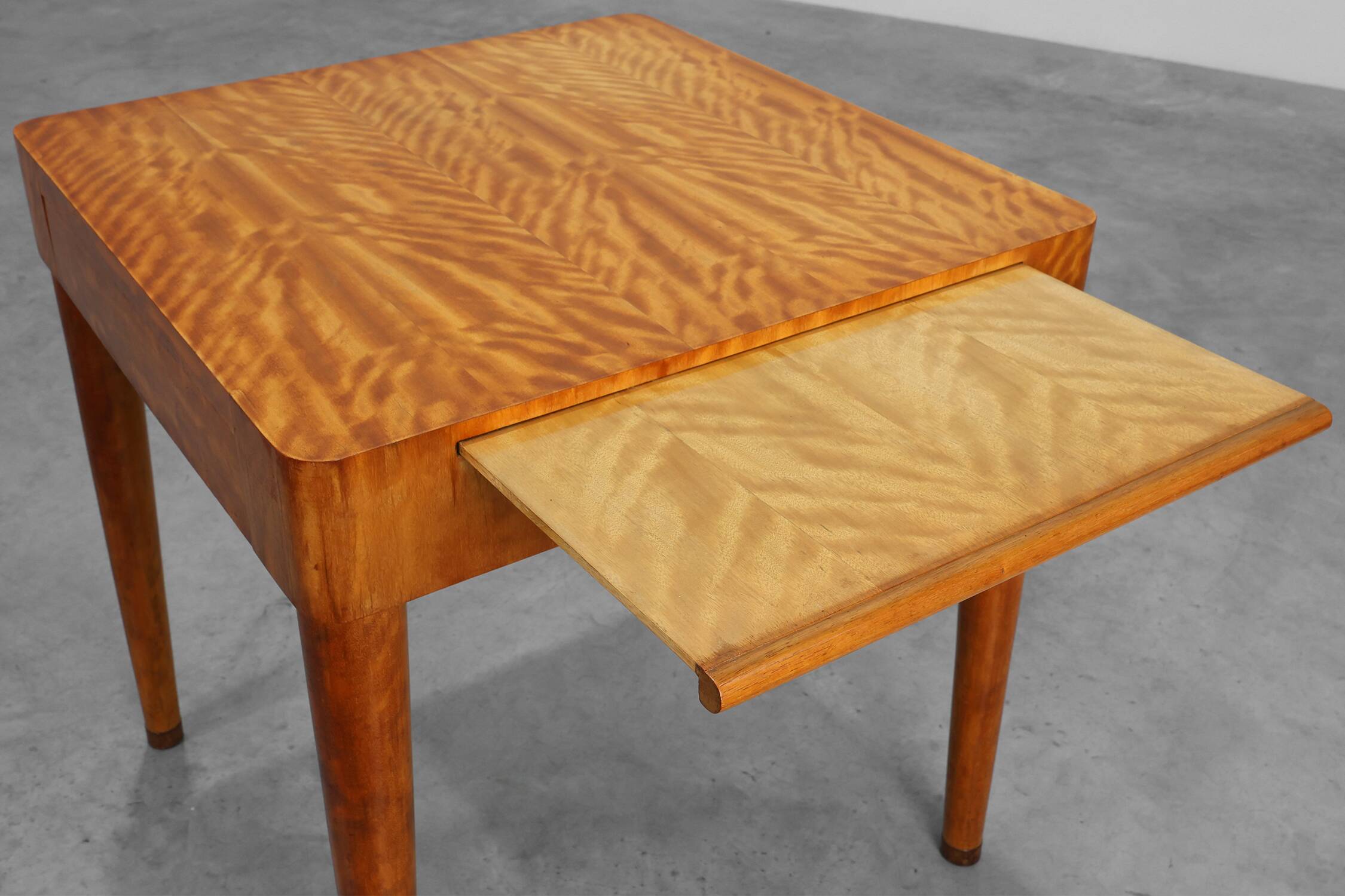Art Deco Birch‑Veneered Side Table with Drawer, France 1920s