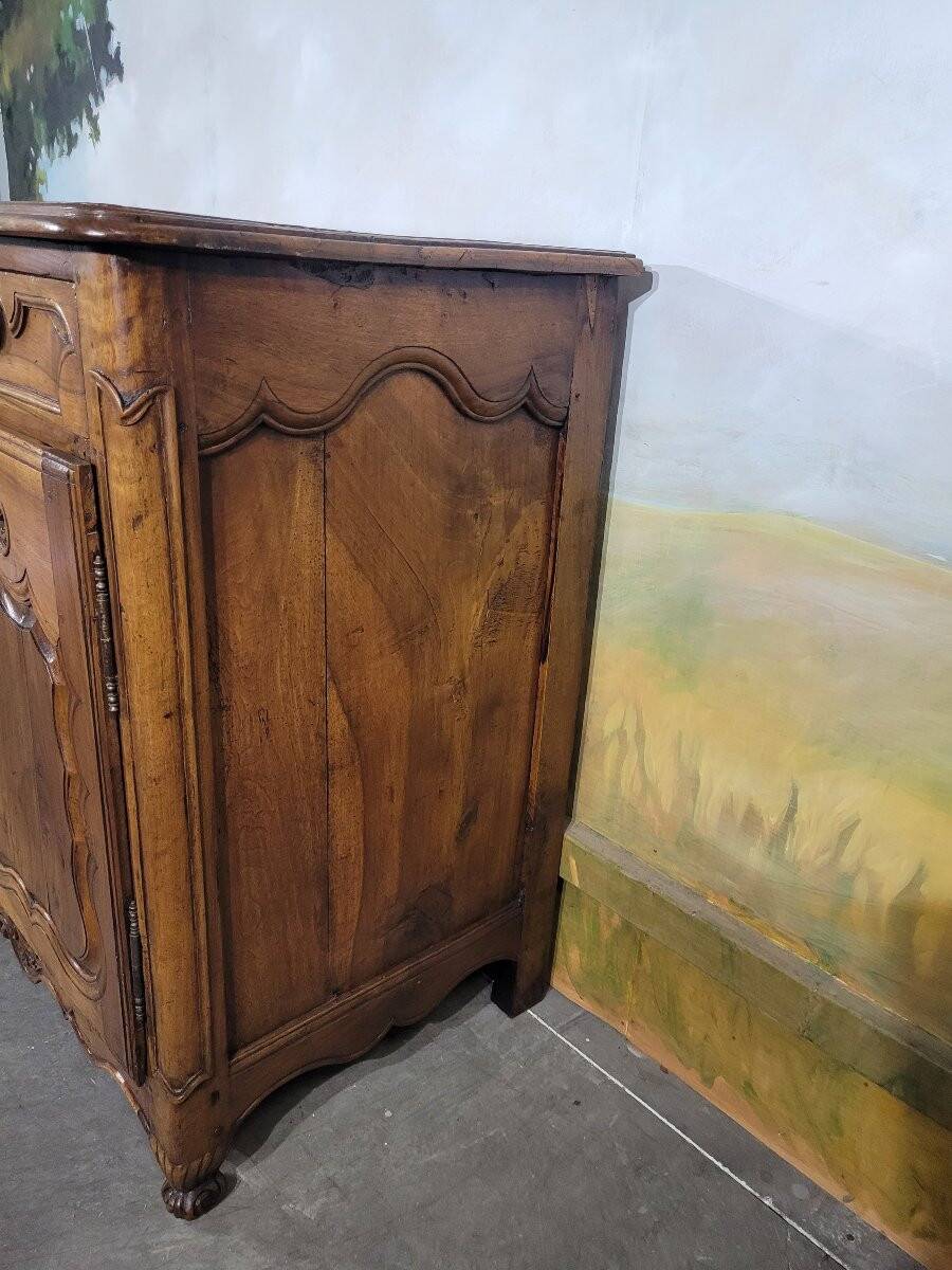 Low walnut buffet from the 18th century.