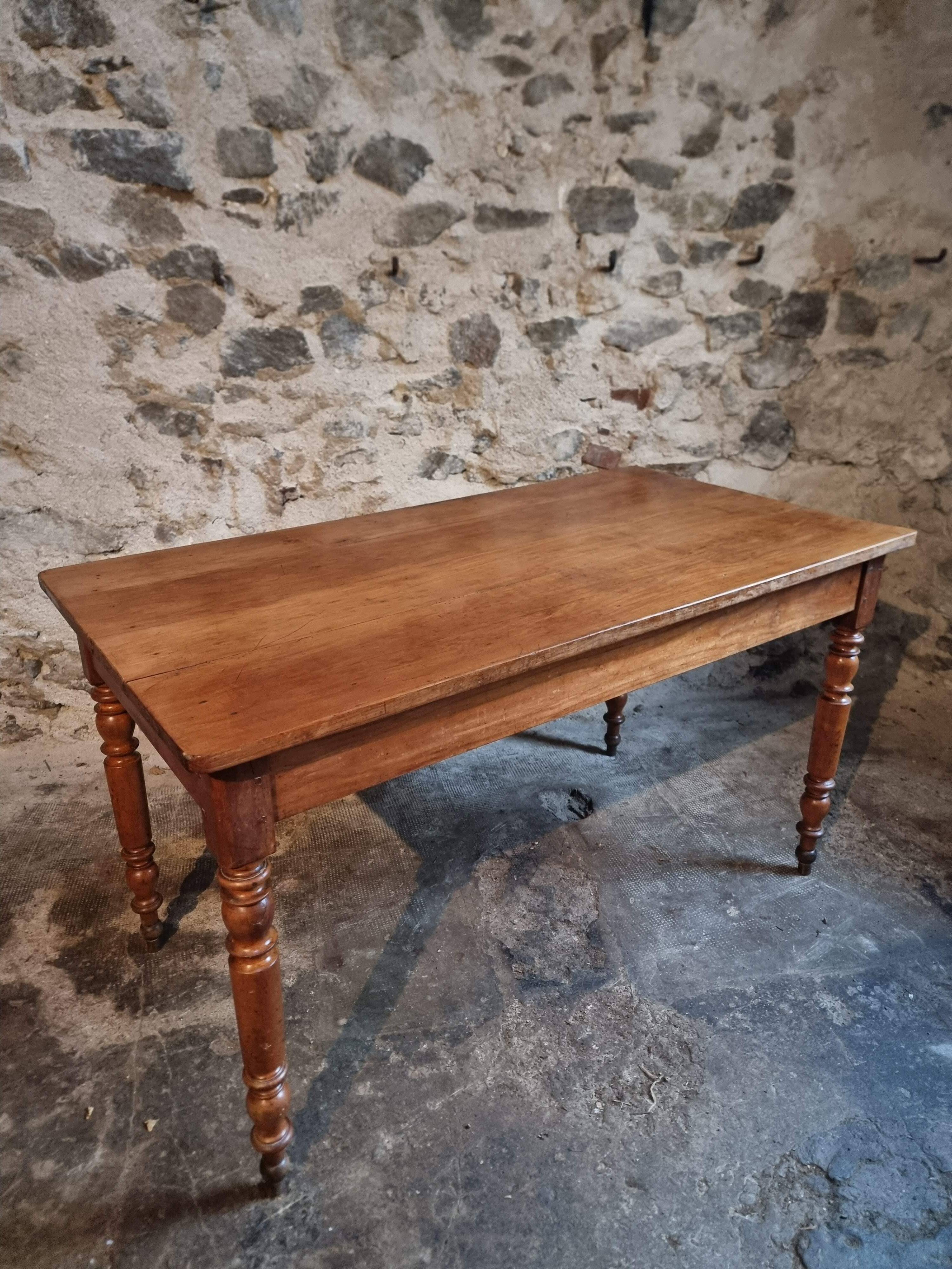 Antique dining table in French cherry wood 1900–1920 – Provincial farmhouse table