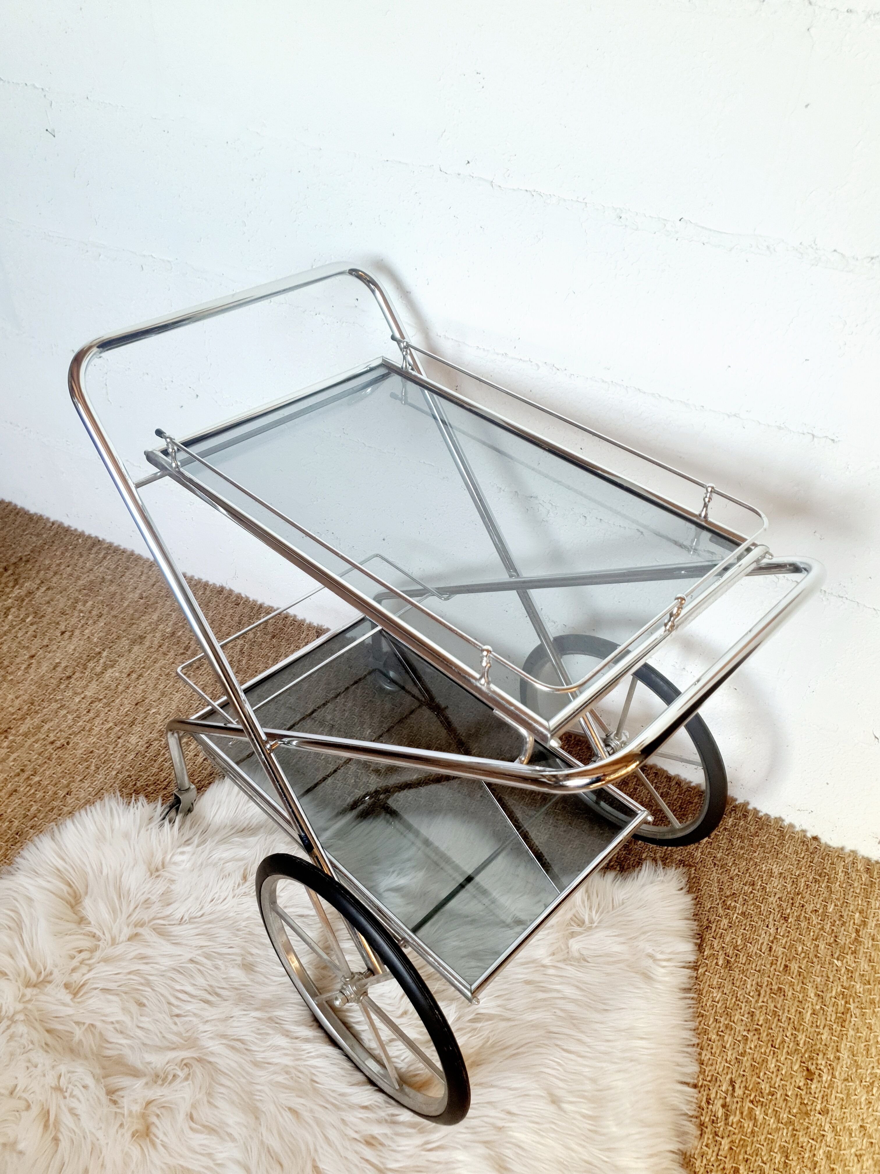 Rolling dessert / chrome bar and smoked glass