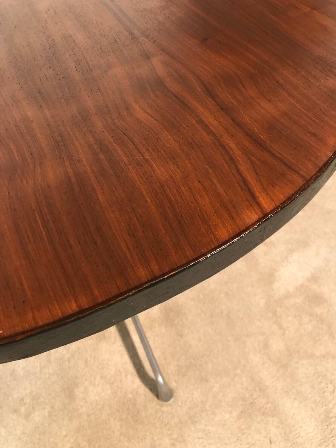 Round table by Eames for Mobilier International 1970