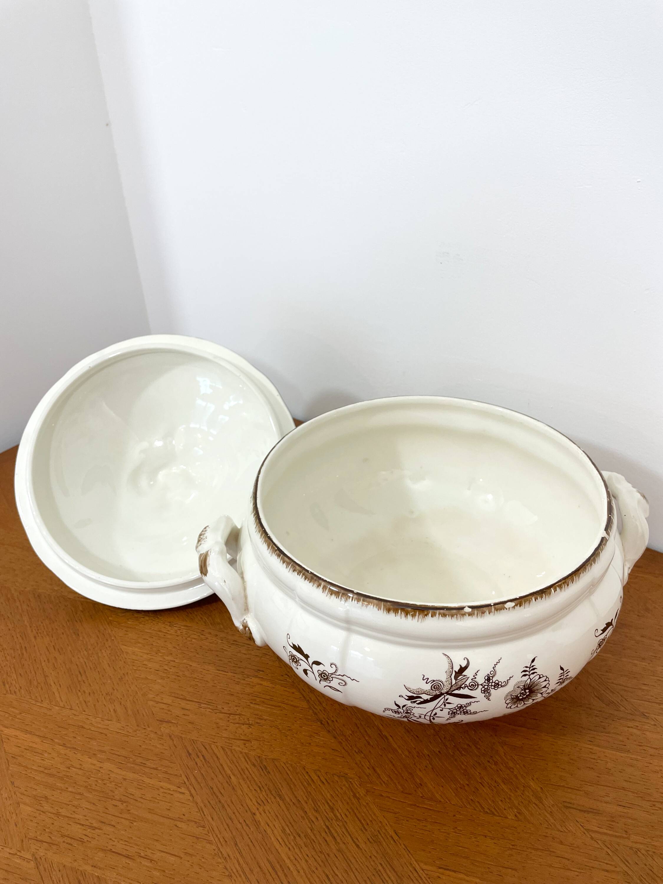 Soup tureen / Vegetable dish in earthenware - Sarreguemines - 1940s/50s