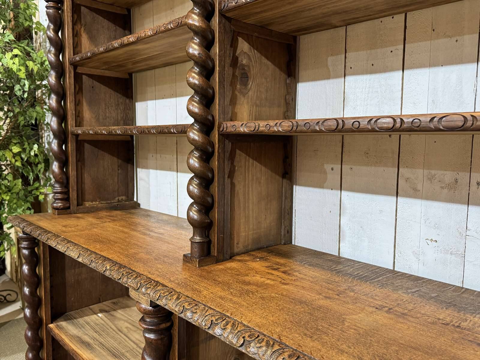 Bibliothèque de boiserie en chêne et sapin début XXème