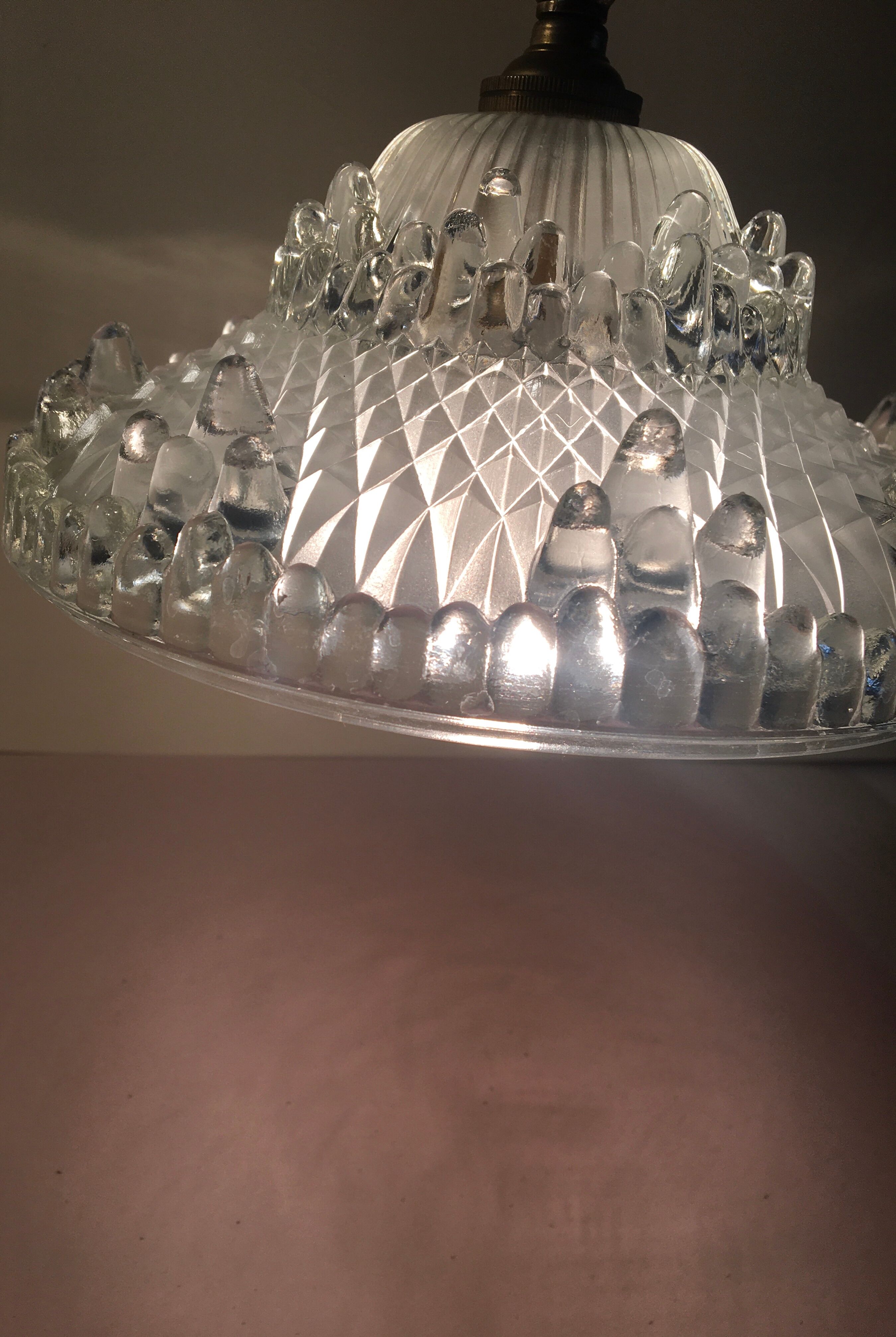 Hanging moulded glass with cable