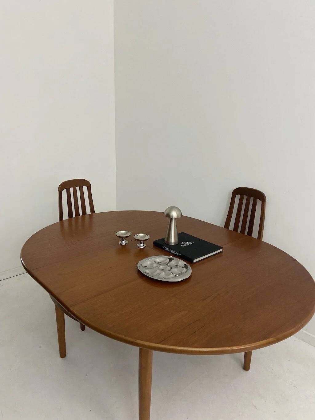 Vintage extendable table by Jentique