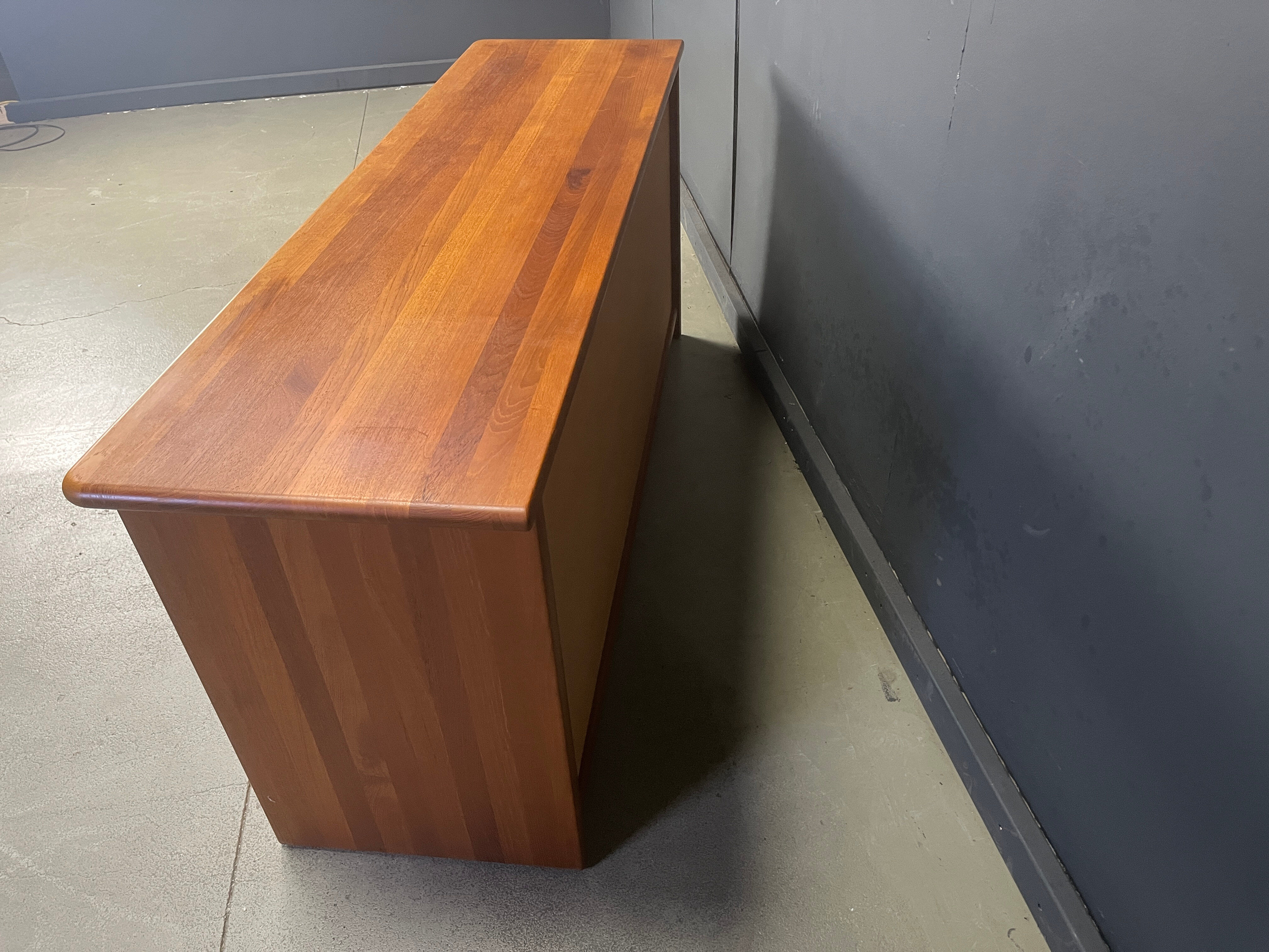 Enfilade scandinave des années 1960 par Dyrlund.
