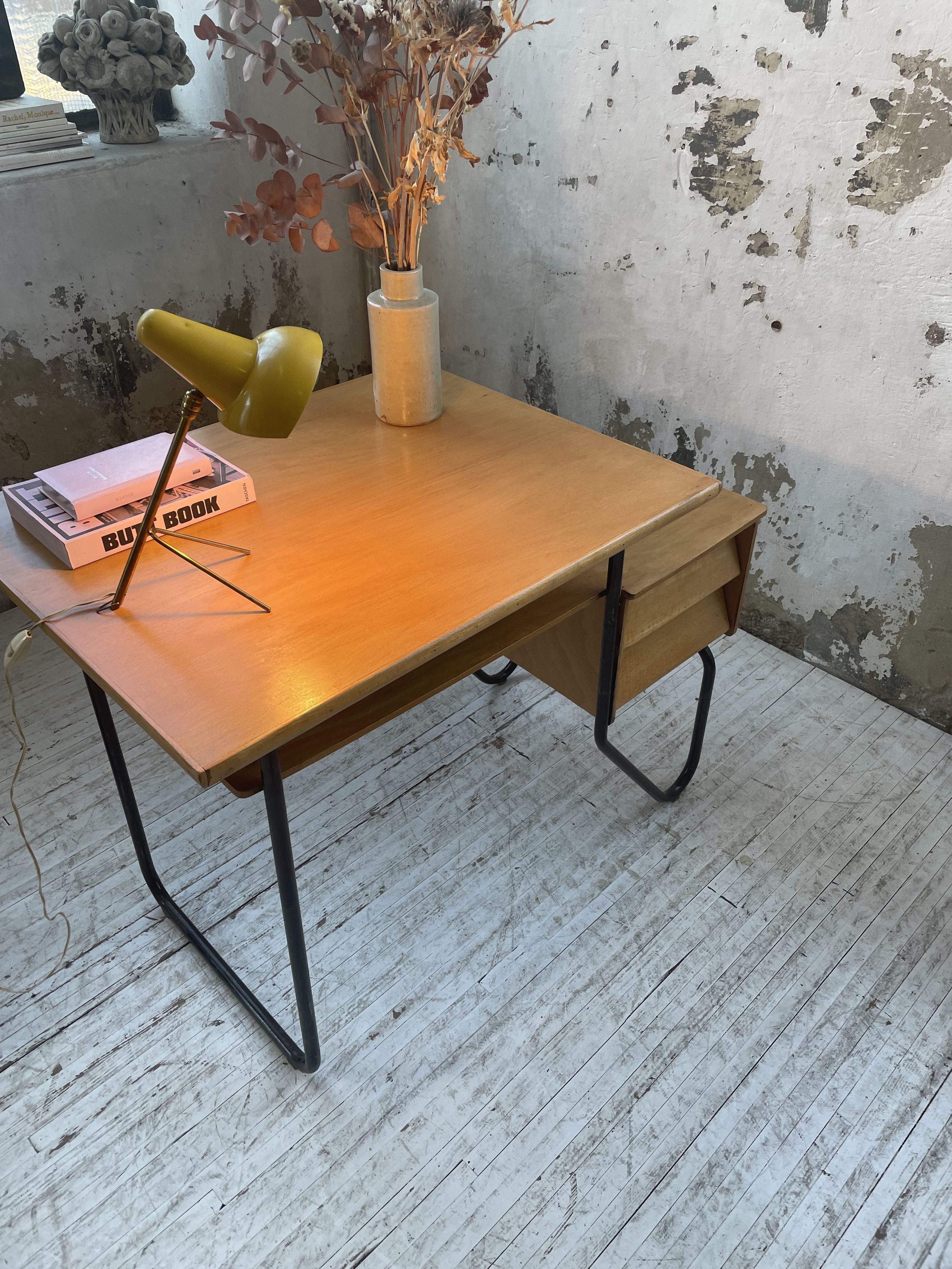 Lampe de bureau cocotte jaune