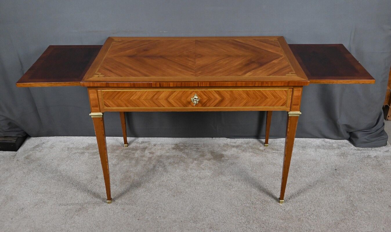 Small desk table in rosewood and rosewood marquetry, Louis XVI style – early 20th century.