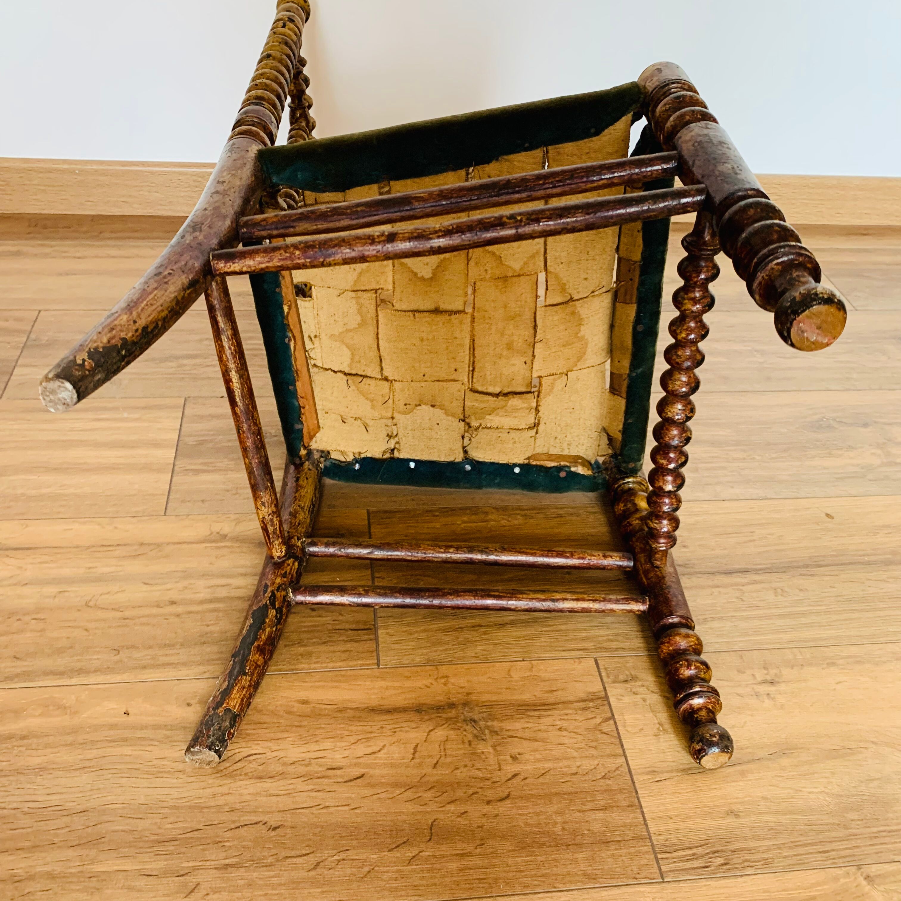 Nanny's chair in turned wood
