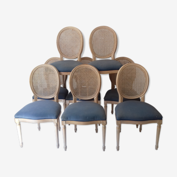 Lot de 8 chaises cannées à médaillon