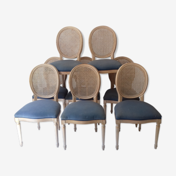 Suite of 8 chairs with medallion