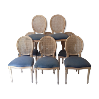 Suite of 8 chairs with medallion