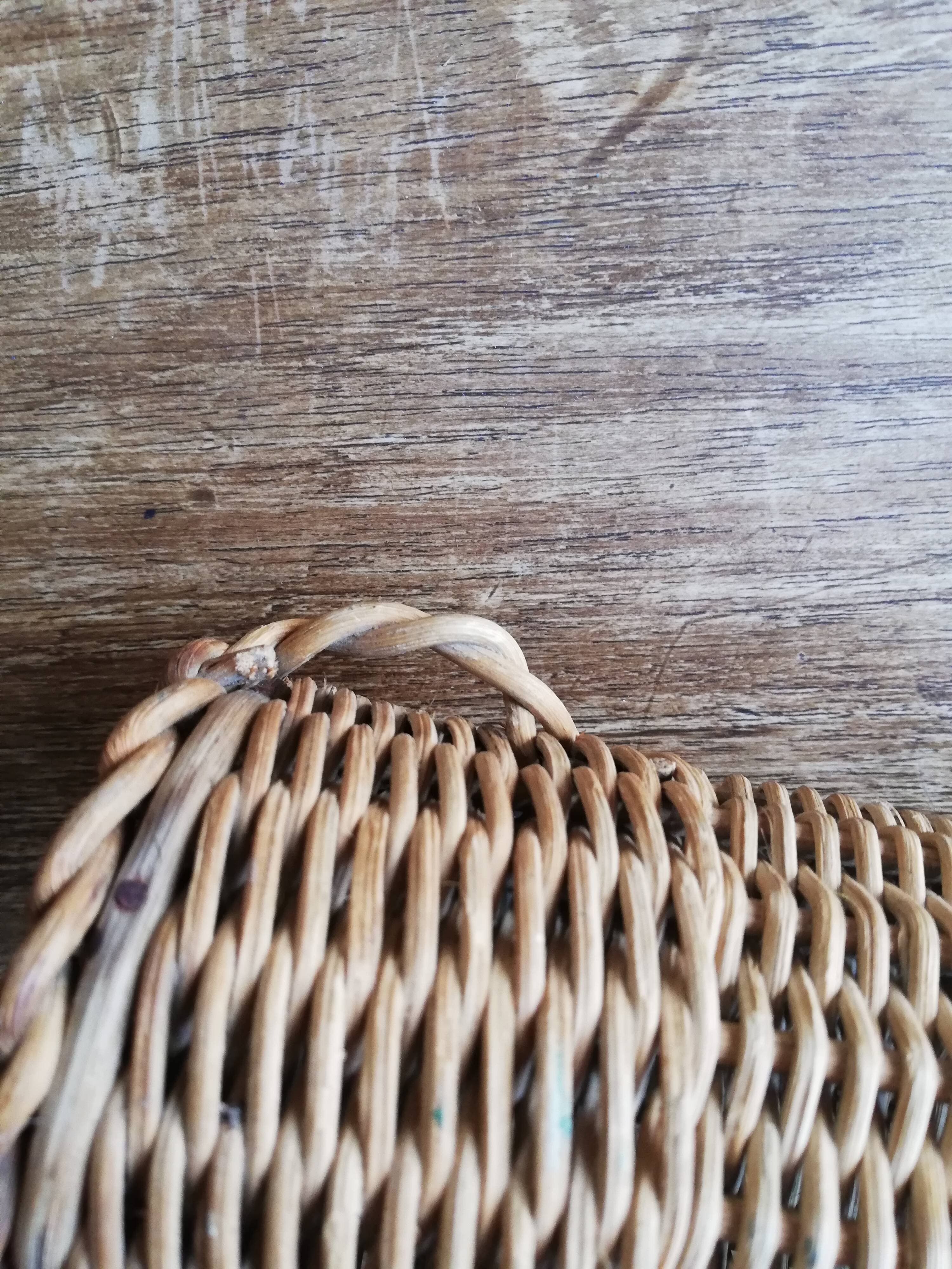 Rattan bouquet holder