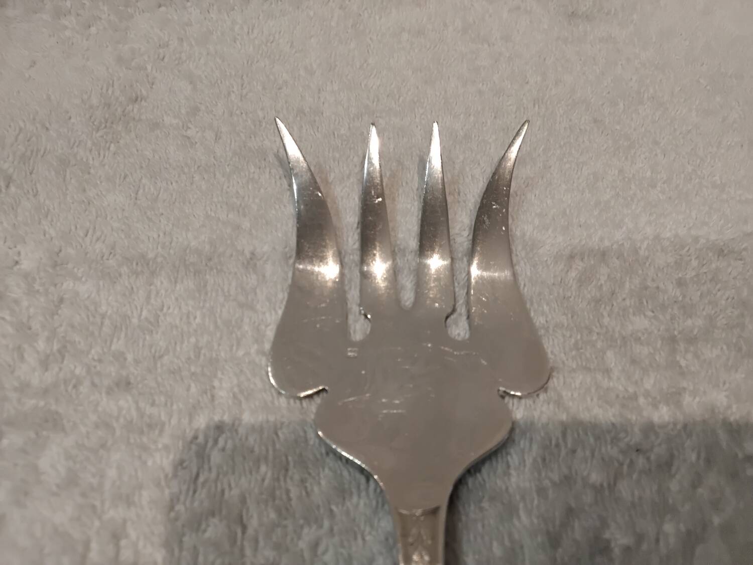 Silver plated fish serving fork, Ercuis goldsmith, laurels