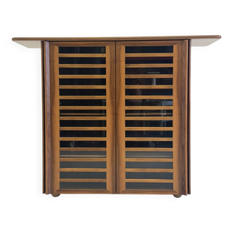 Buffet haut vintage italien en bois de noyer et verre