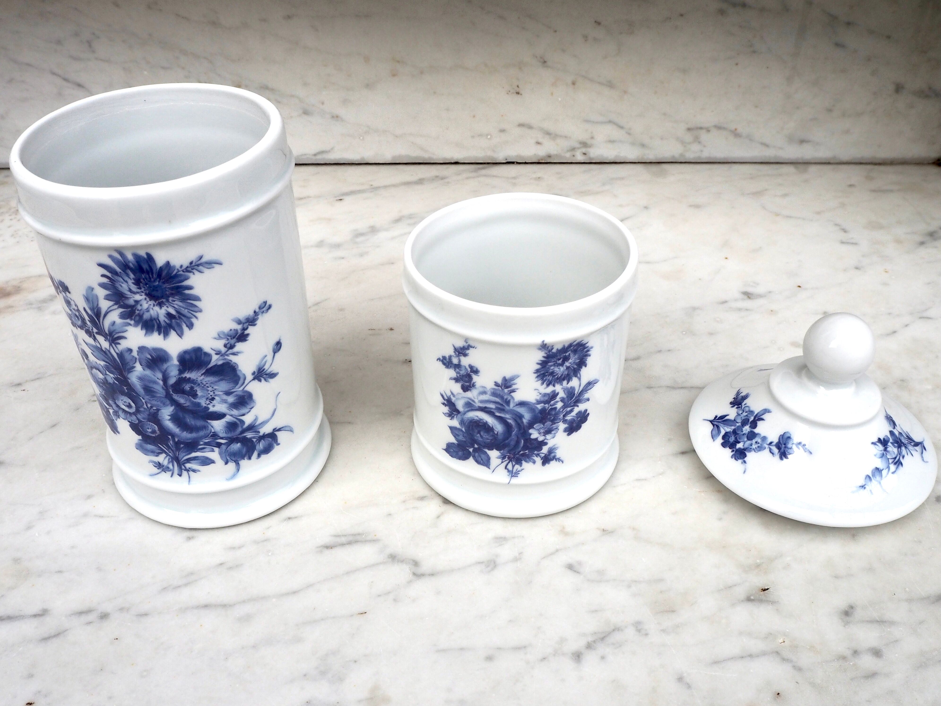 Set of 2 Pillivuyt ceramic pots