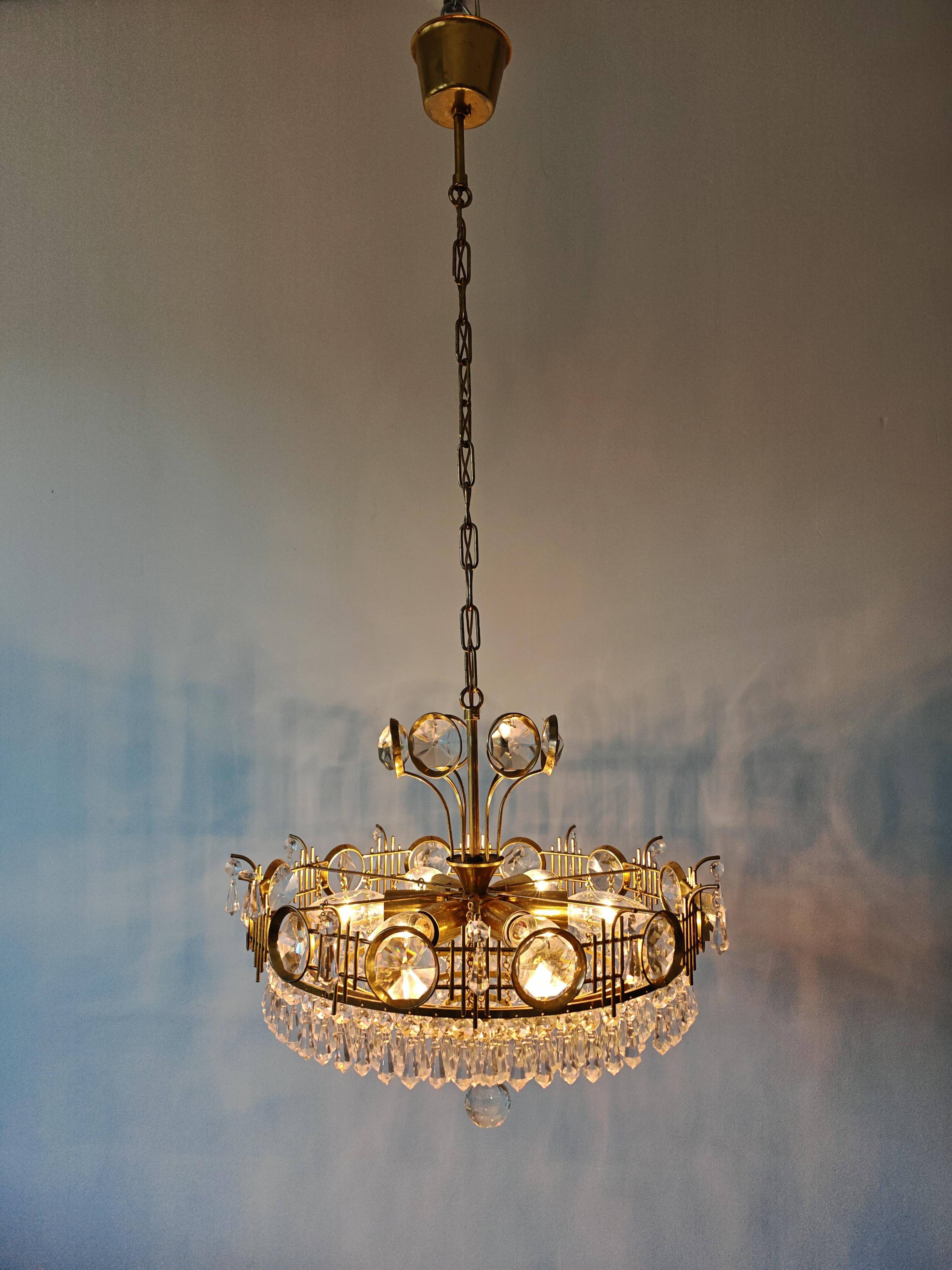 Crystal brass chandelier with 7 levels, attributed to Palwa, 1970s.