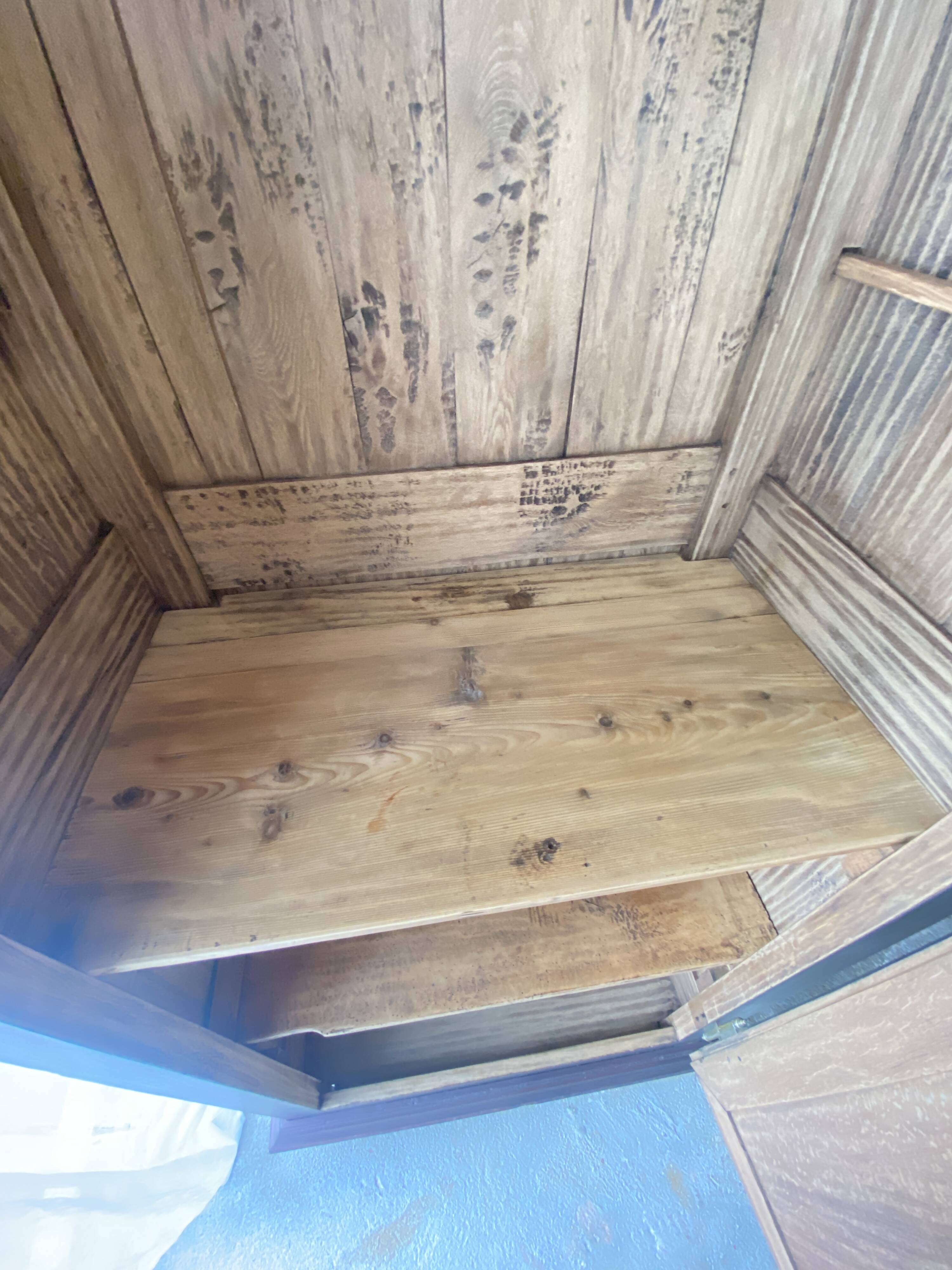 Provincial bonnetière made of solid wood, renovated antique.
