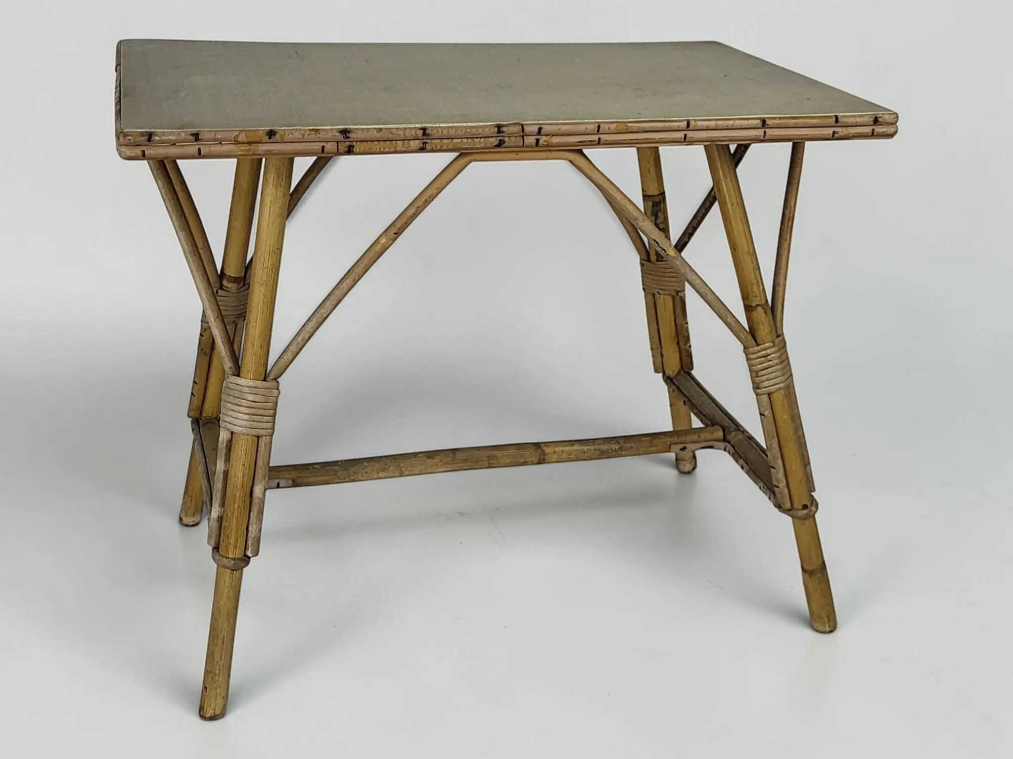 Table d’appoint / table basse en rotin et bambou, 1960's