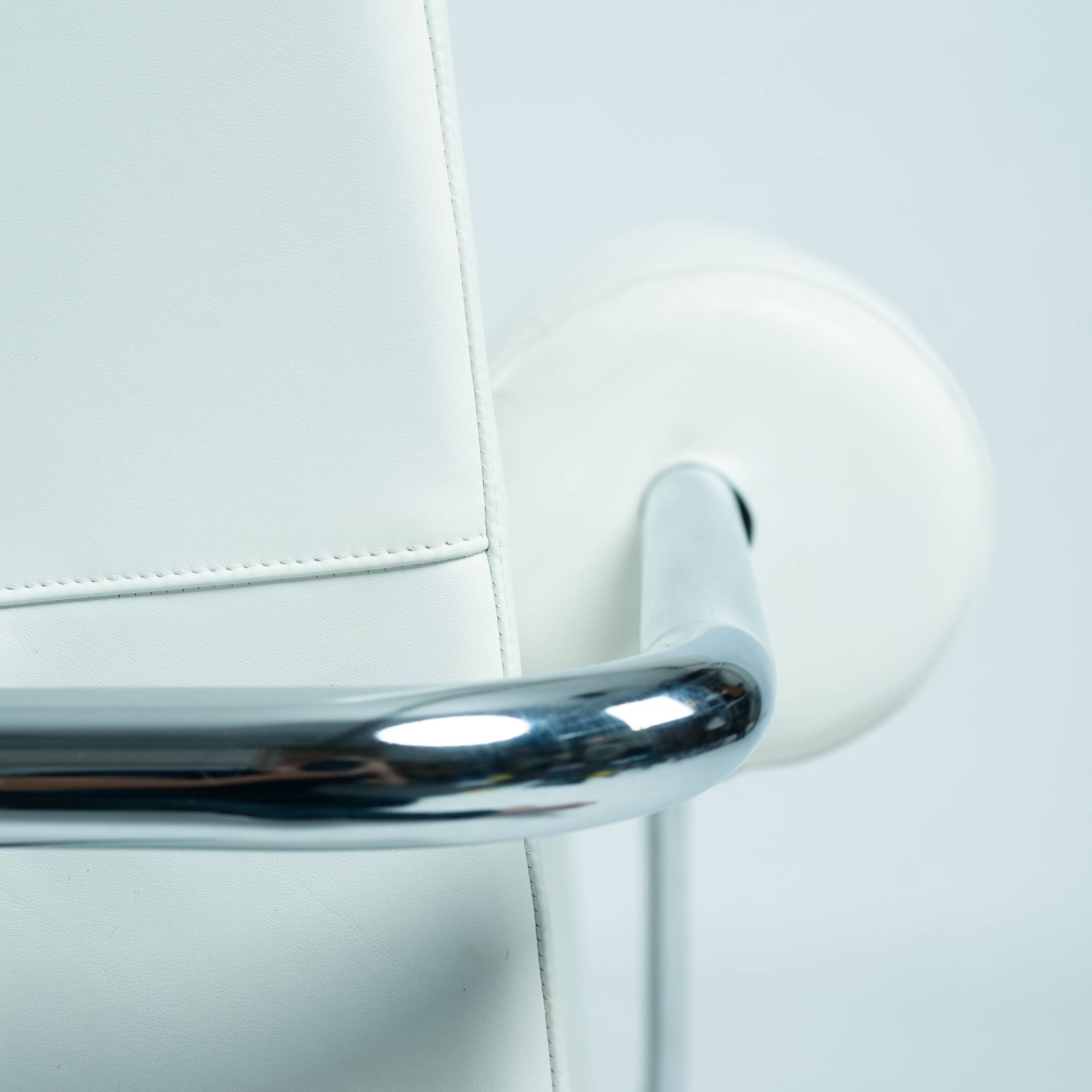 Dutch design Rob Eckhardt chaise longue white leather tubular steel, 1980s