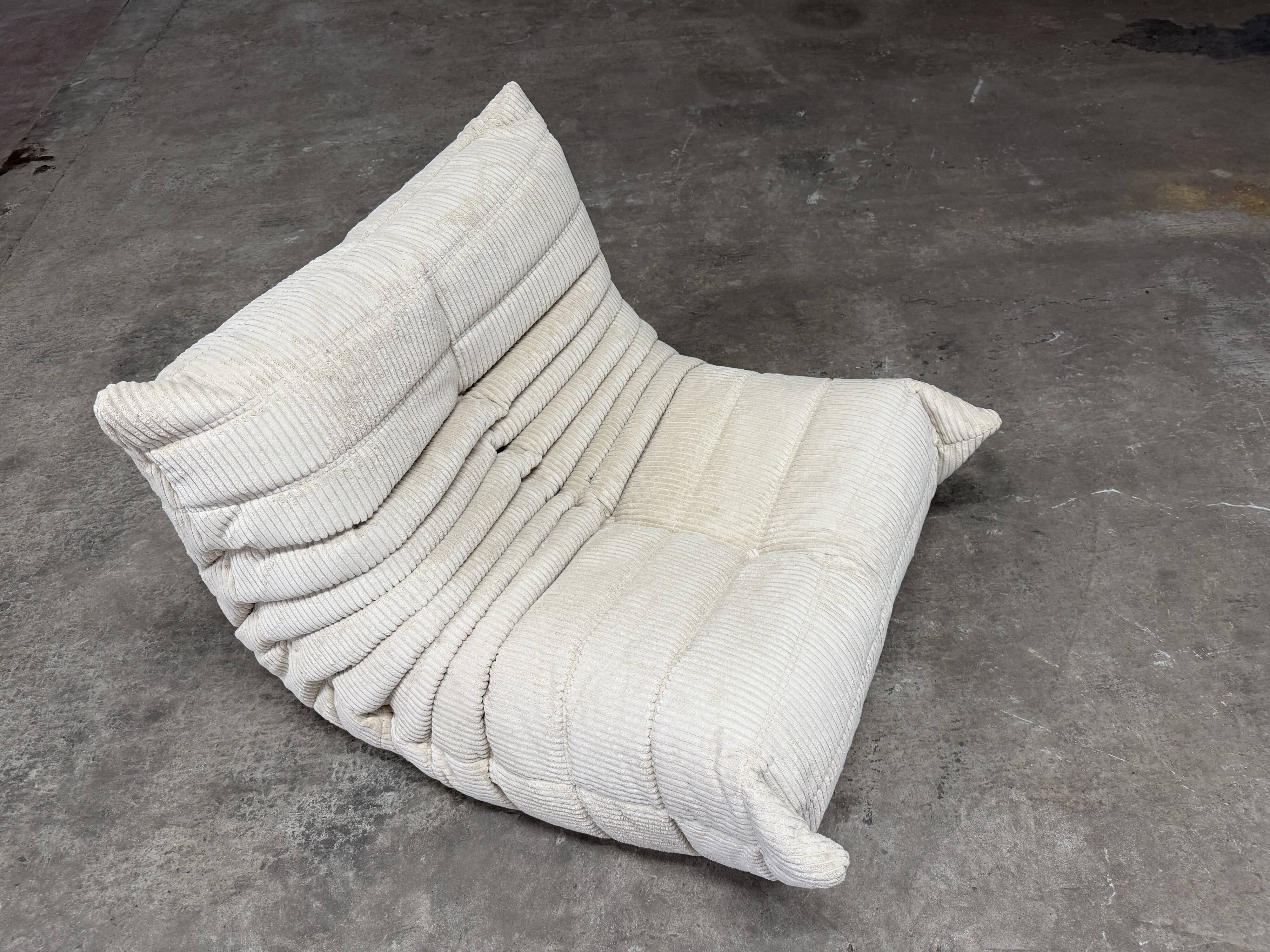 Ligne Roset Togo 1-seater in pouf in Beige Corduroy 10/10