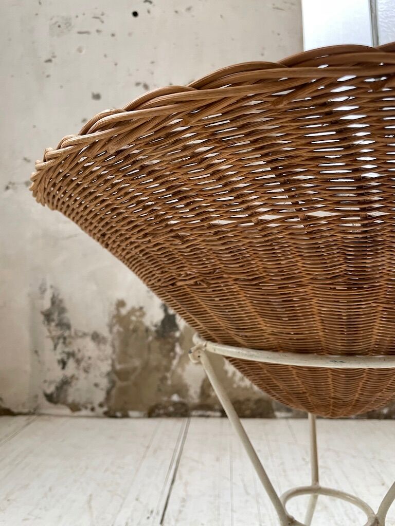 Wicker garden basket on tripod support