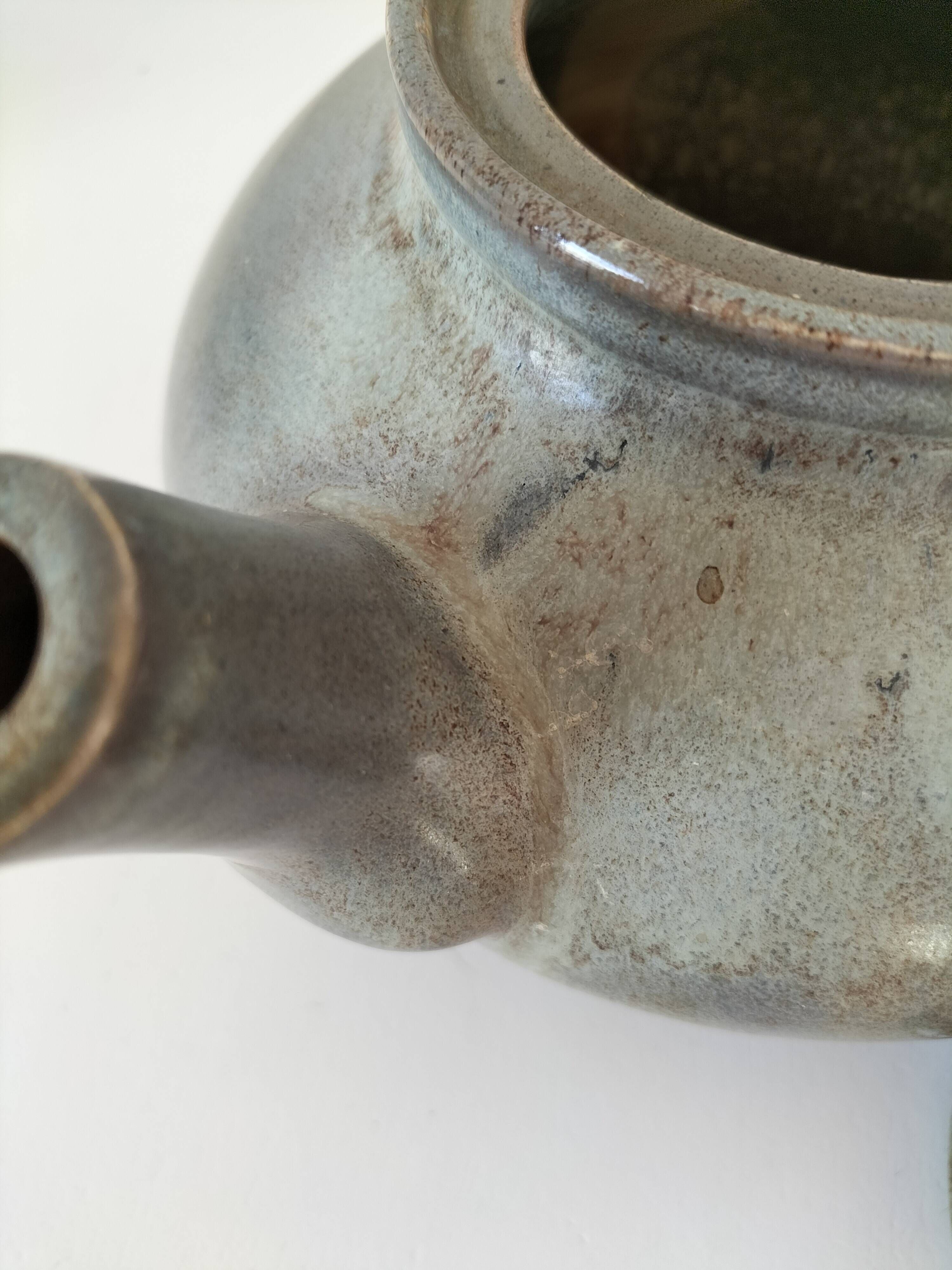Grande théière artisanale en céramique émaillée vert céladon