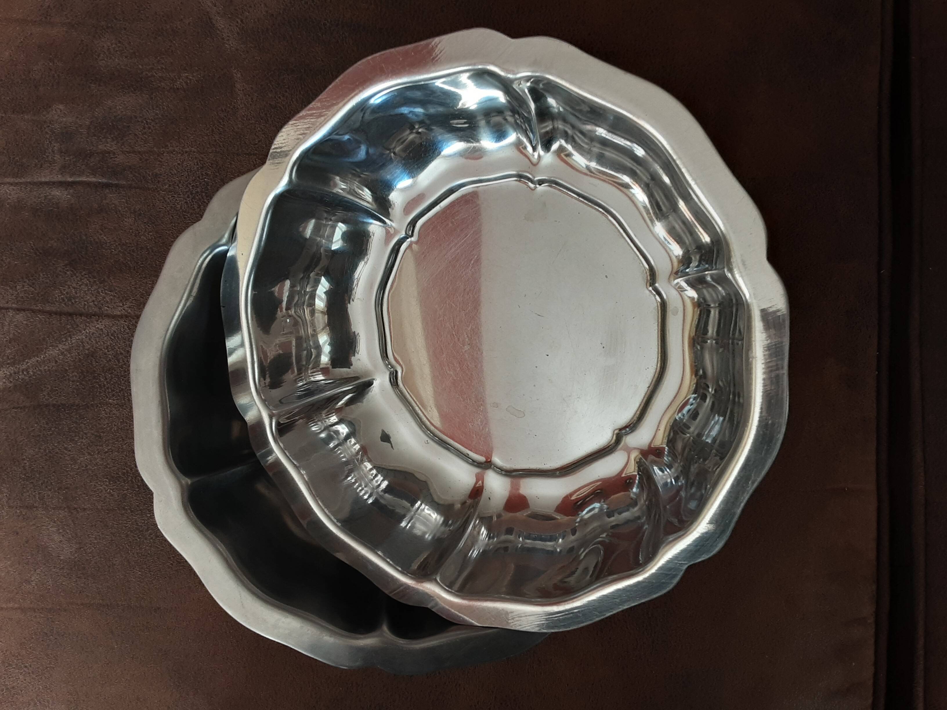 Set of 2 vintage stainless steel salad bowls