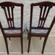 Paire de chaises de style classique en bois, laiton et tissu