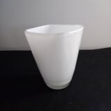 Vase en verre blanc opaque « années 80s »
