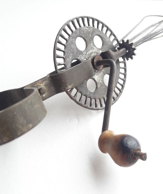 Quarter manual whisk