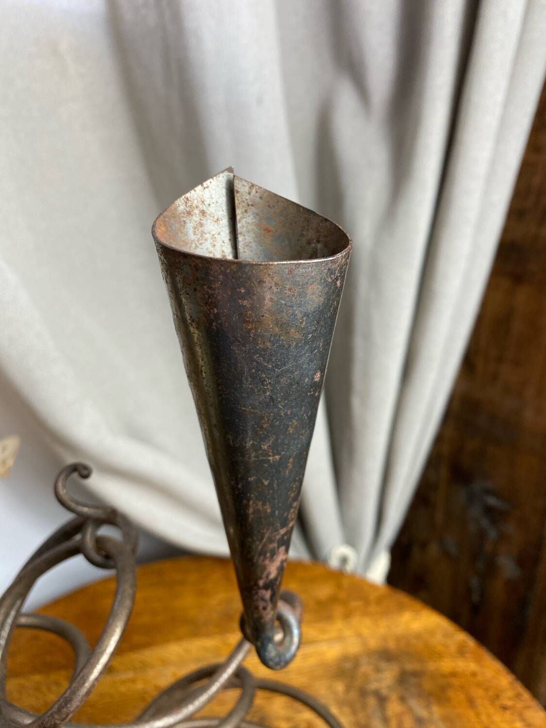 Triple-entwined iron chandelier