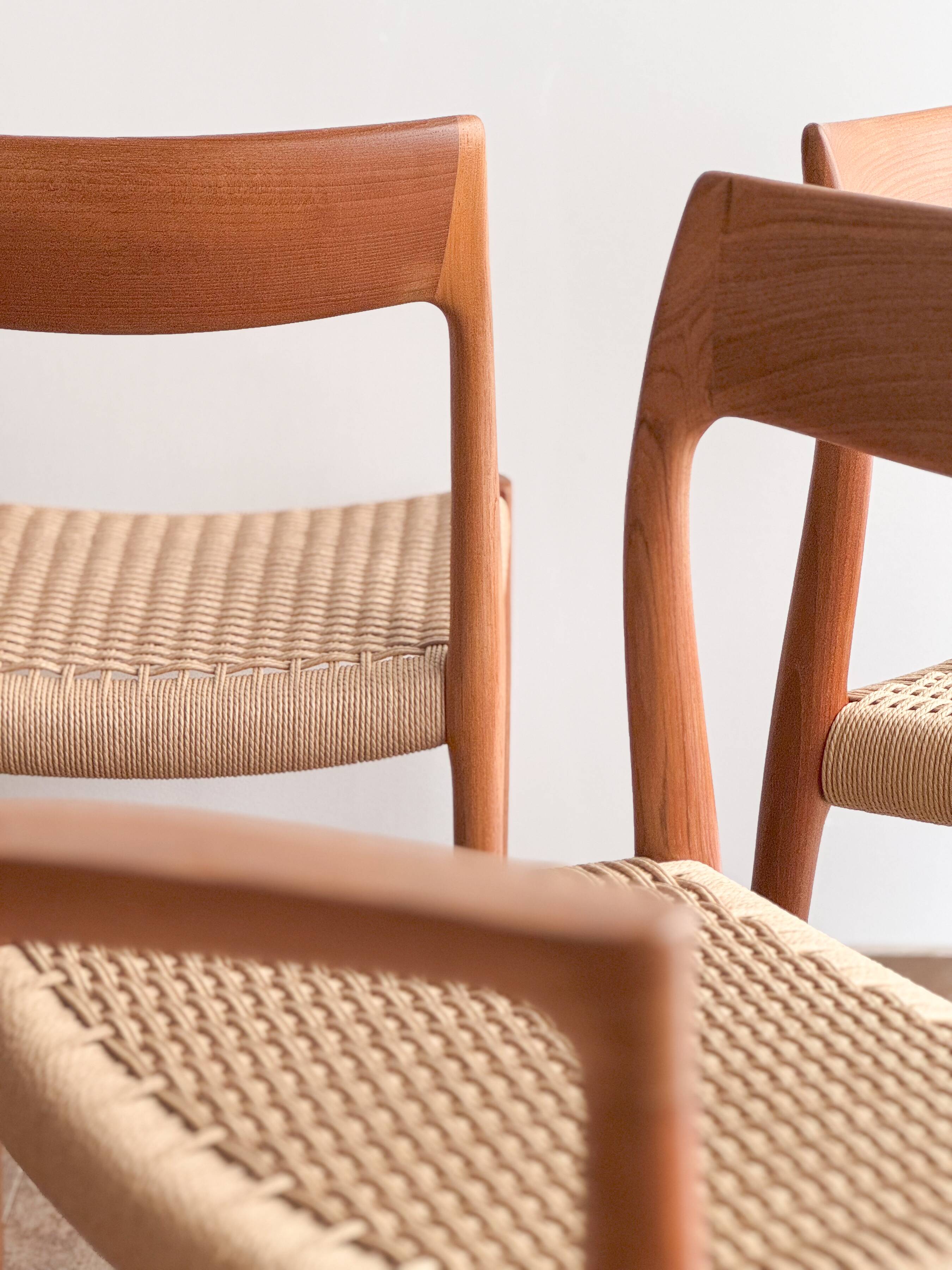 Chaises danoises en teck Mid-Century par Niels O Møller # 77 & 57 Set de 10